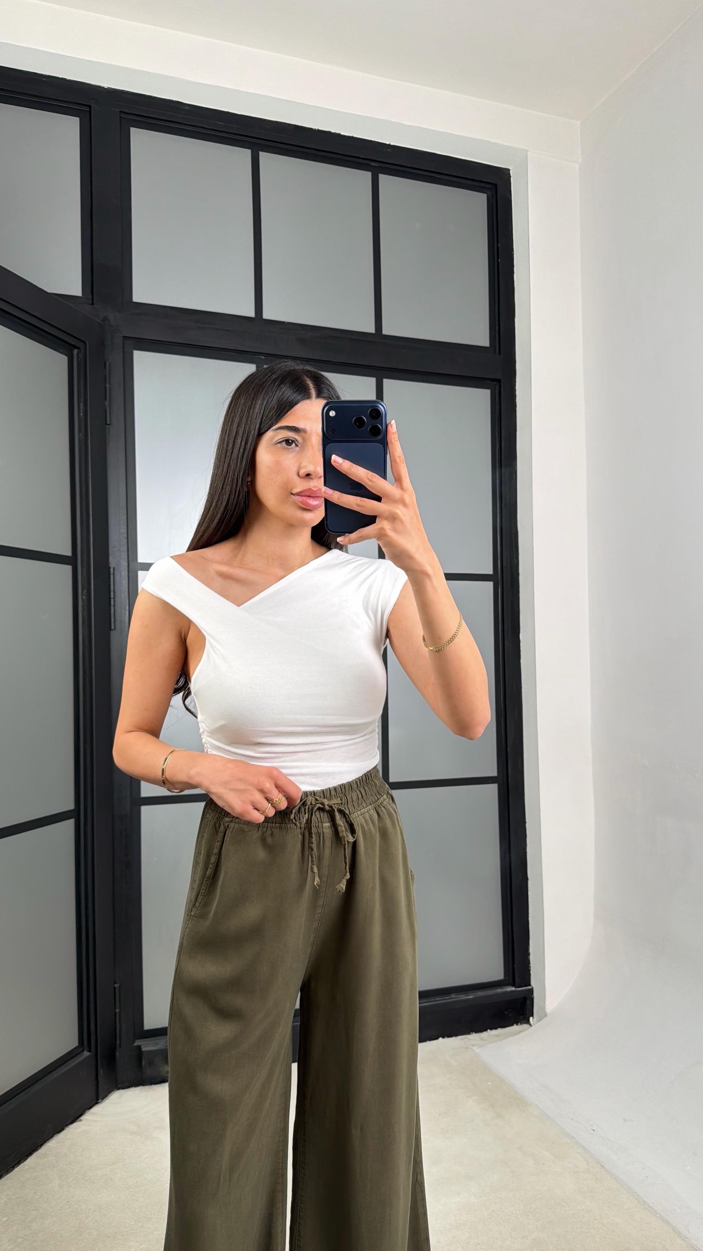 Beyaz Asimetrik Yaka Bluz GAUS-01517GAUSBlouseGAUS-01517
