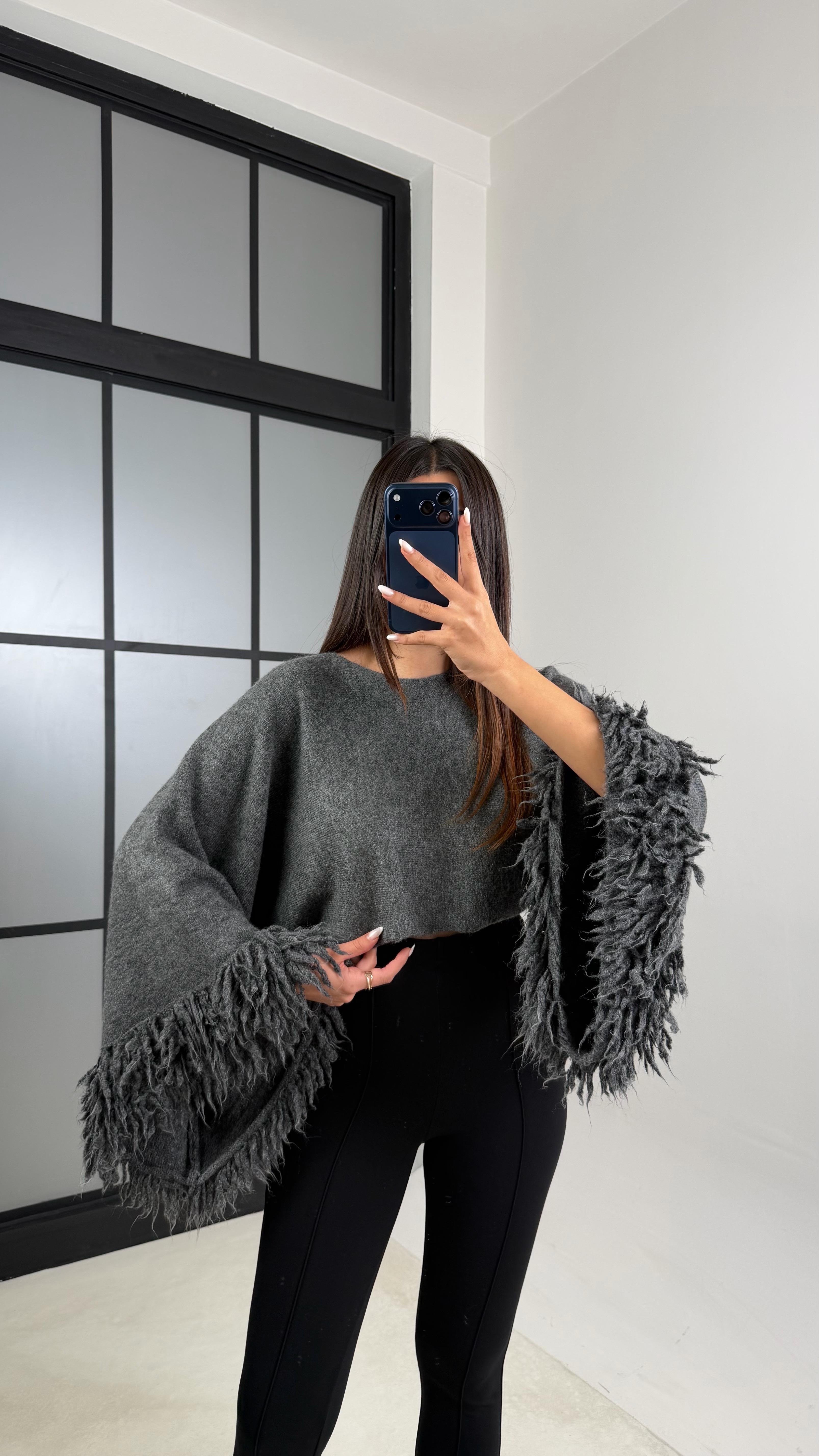 Antrasit Kol Püskül Detaylı Triko Crop Kazak GAUS-00625GAUS الكنزات GAUS-00625