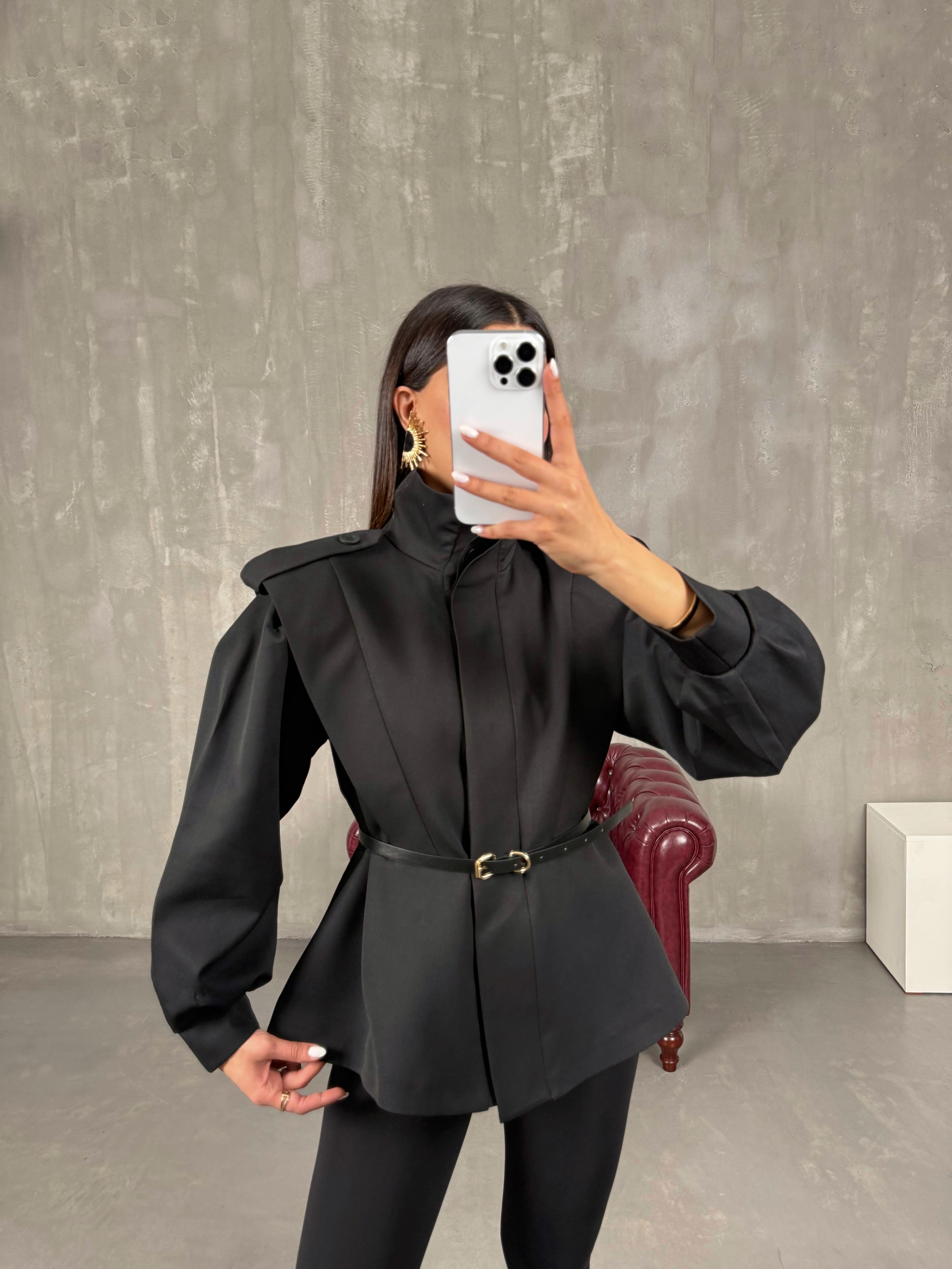 أورليس جاكيت أسود تصميم مبطن بتفاصيل حزام