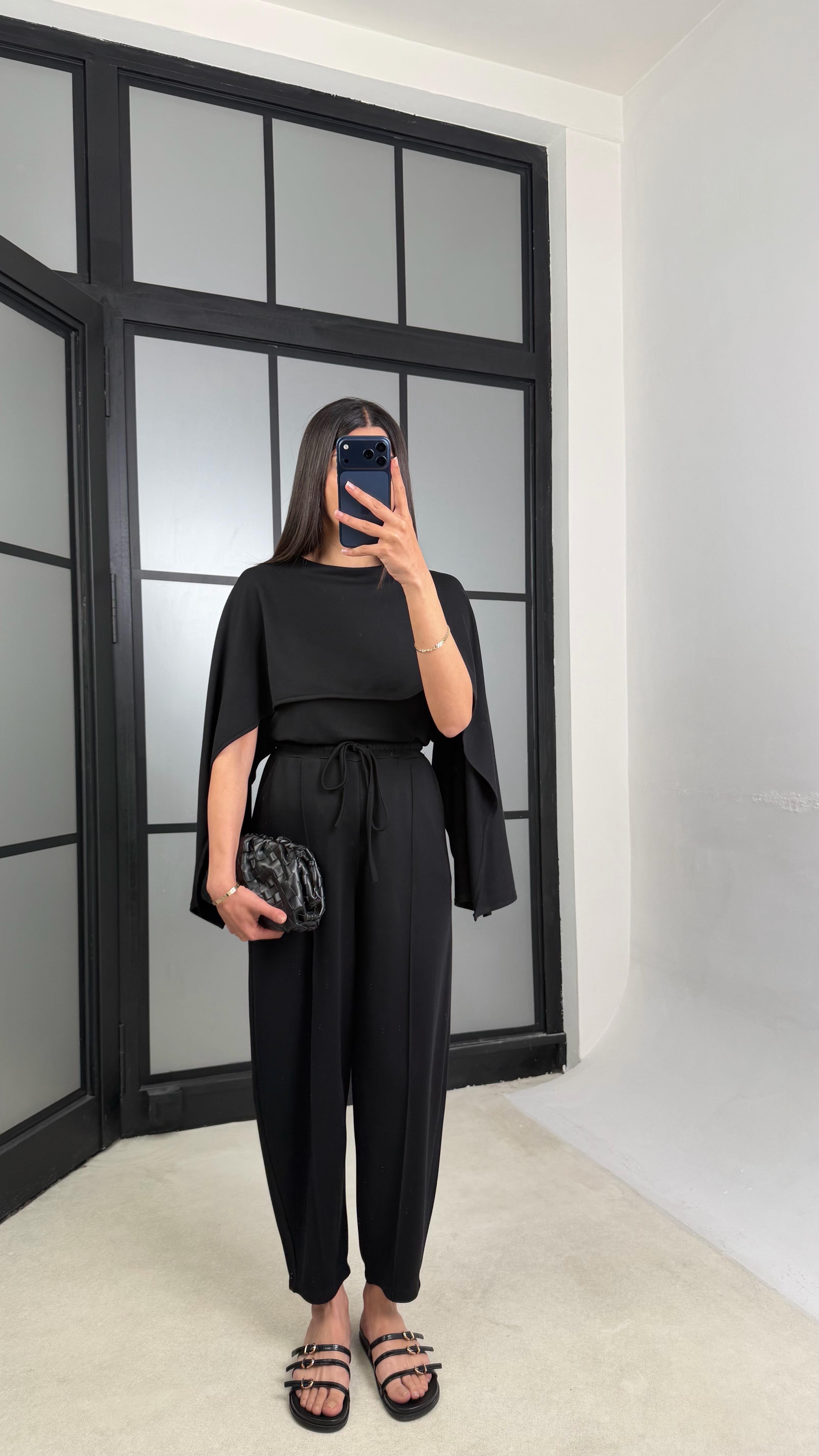 Siyah Pelerin Detaylı Bluz Beli Lastikli Pantolon İkili Tasarım Modal Takım GAUS-01499GAUSTAKIMGAUS-01499
