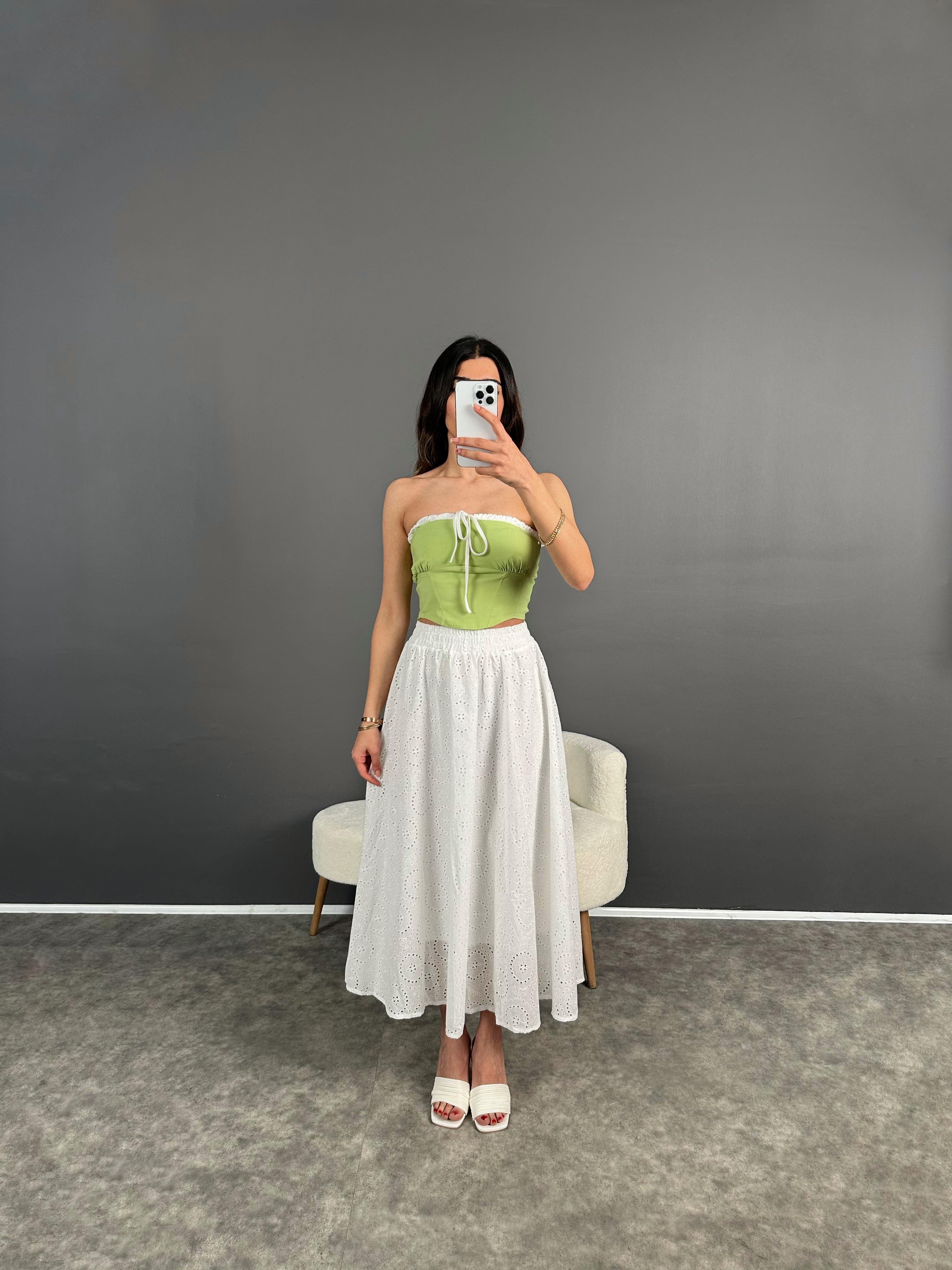 Beyaz Fistolu Astarlı Etek 