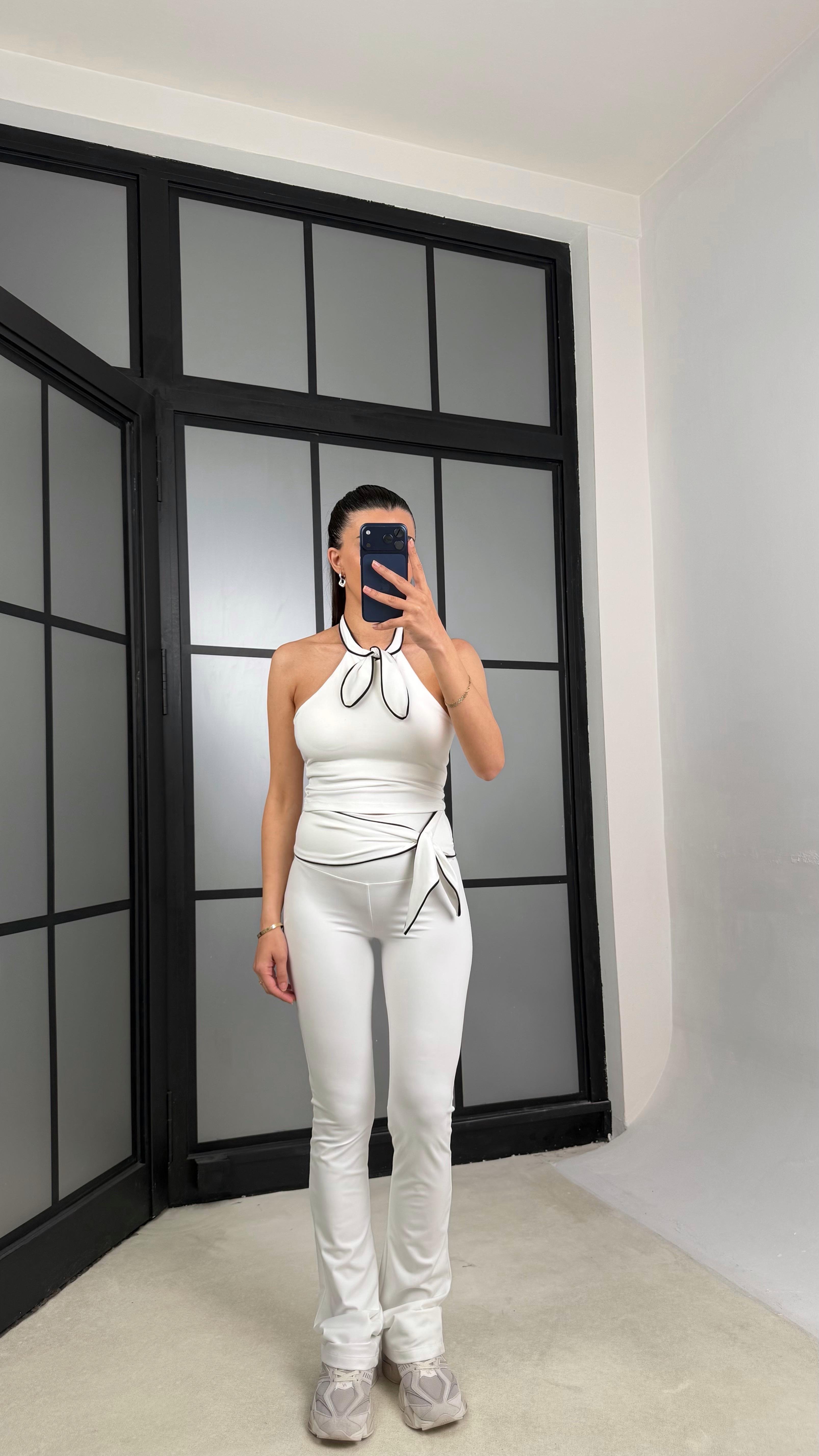 Beyaz OYS Model Fiyonk Detaylı Crop Tayt Takım GAUS-01407GAUSTAKIMGAUS-01407