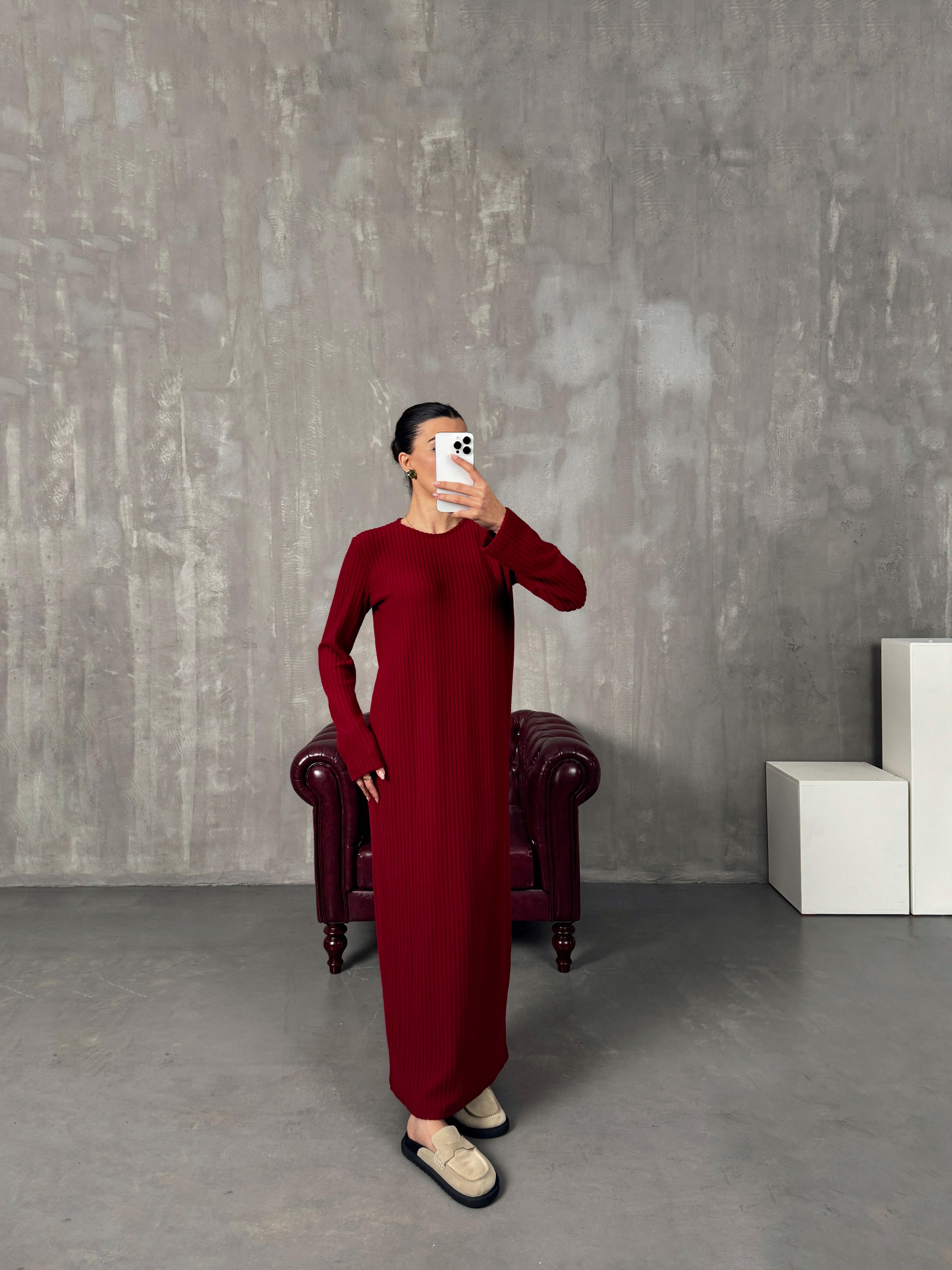 سيسّي فستان تريكو ناعم مضلع لون بوردو