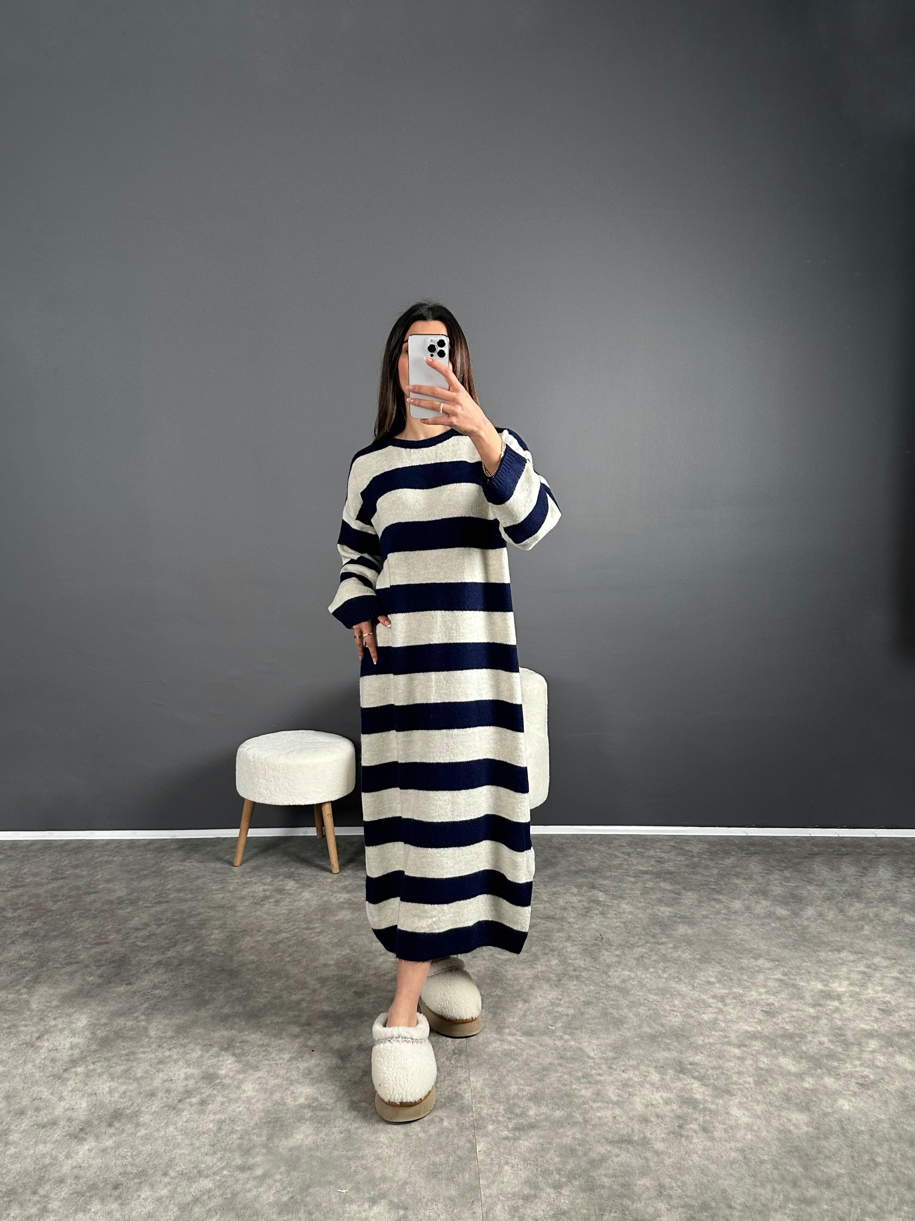 Hedy Lacivert Çizgili Oversize Uzun Triko ElbiseGausELBİSEGU004157