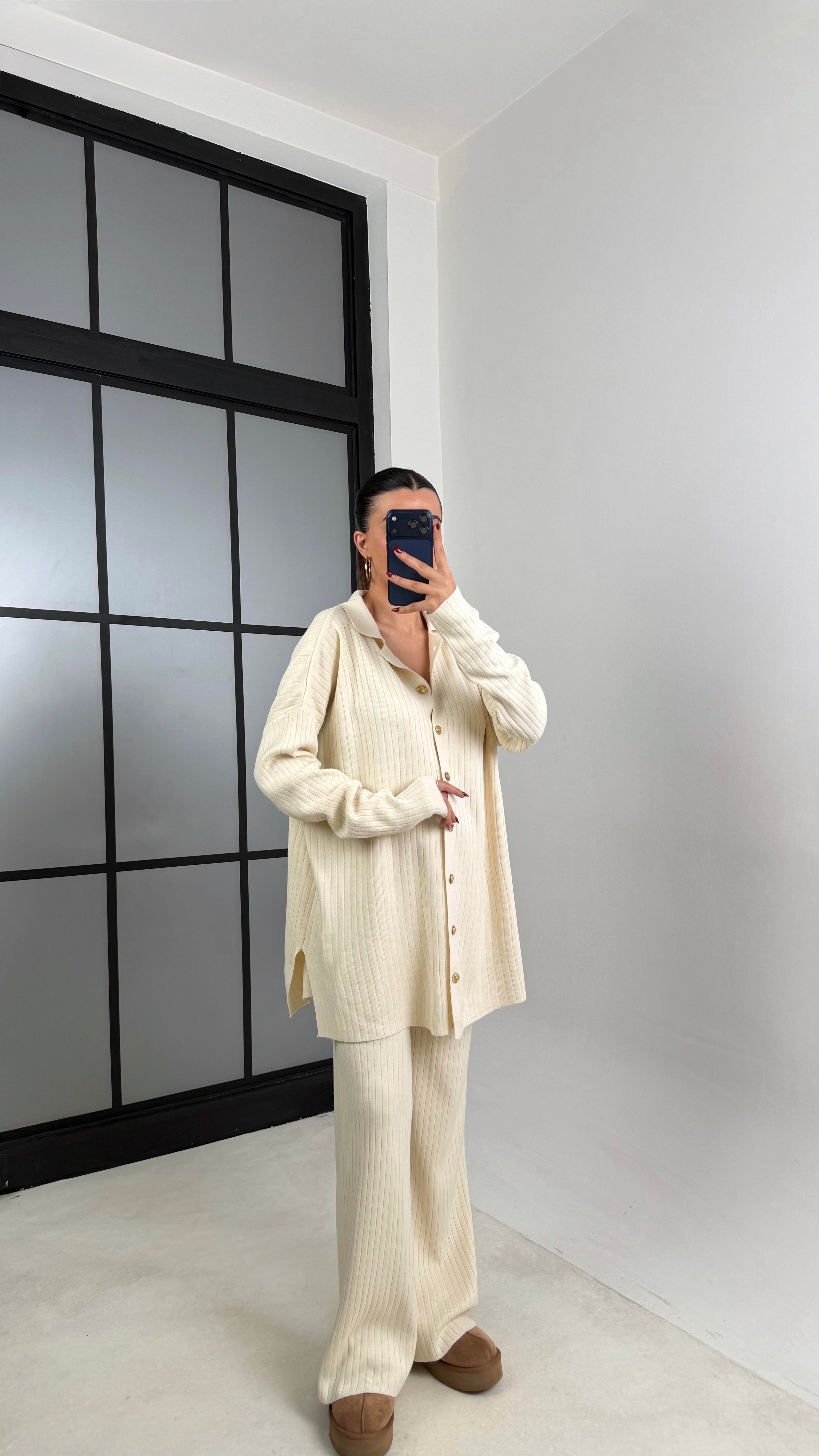 Ekru Polo Yaka Düğmeli Hırka Beli Lastikli Pantolon Triko Takım GAUS-00712GAUSTAKIMGAUS-00712