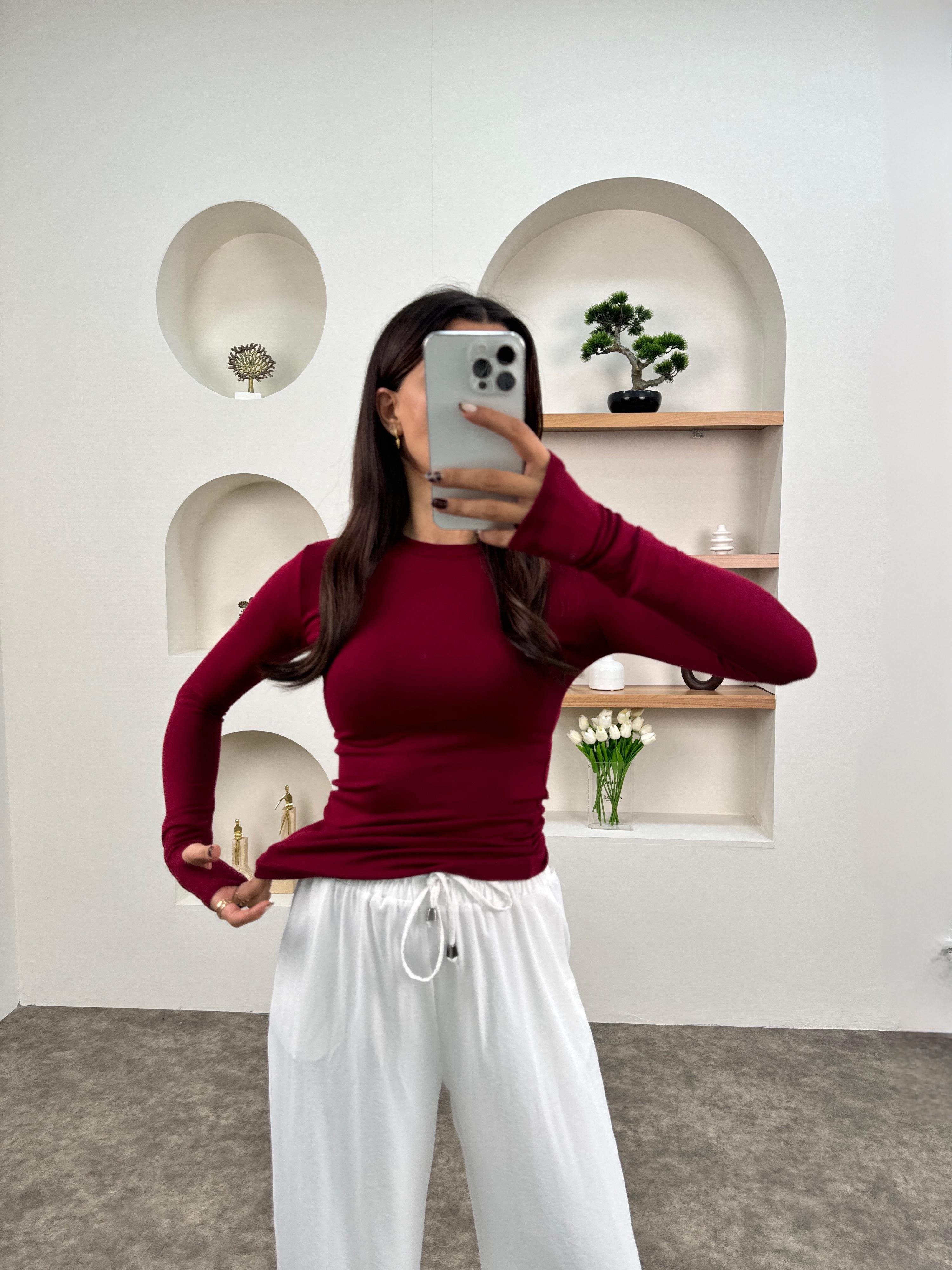 أودري بلوزة بوردو قماش أويس مودال بتفصيل يد وياقة دائرية