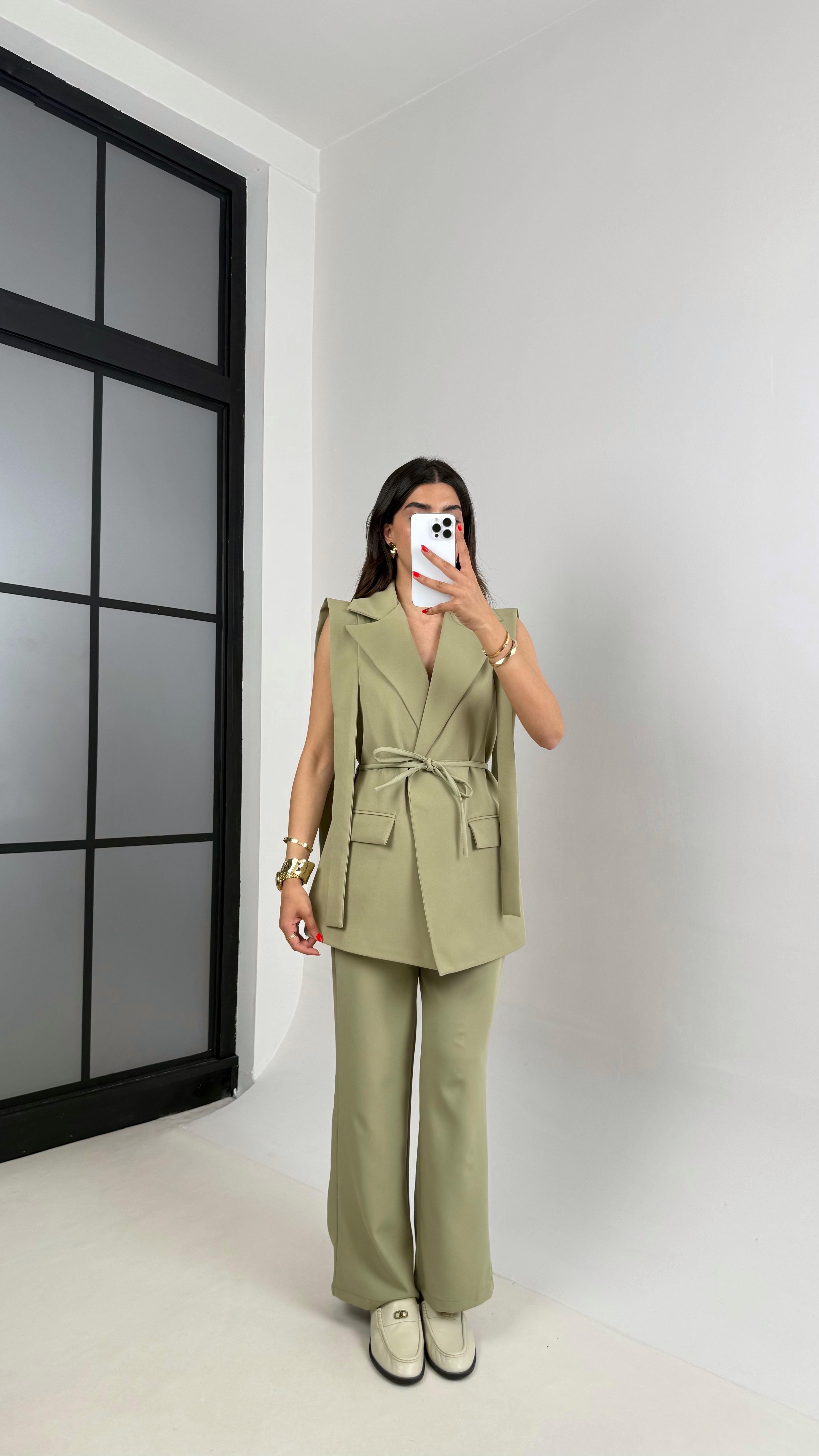 Yeşil Omuz Detaylı Kuşaklı Astarlı Yelek Cepli Pantolon Kumaş Takım Gaus00476GausTAKIMGU1002114