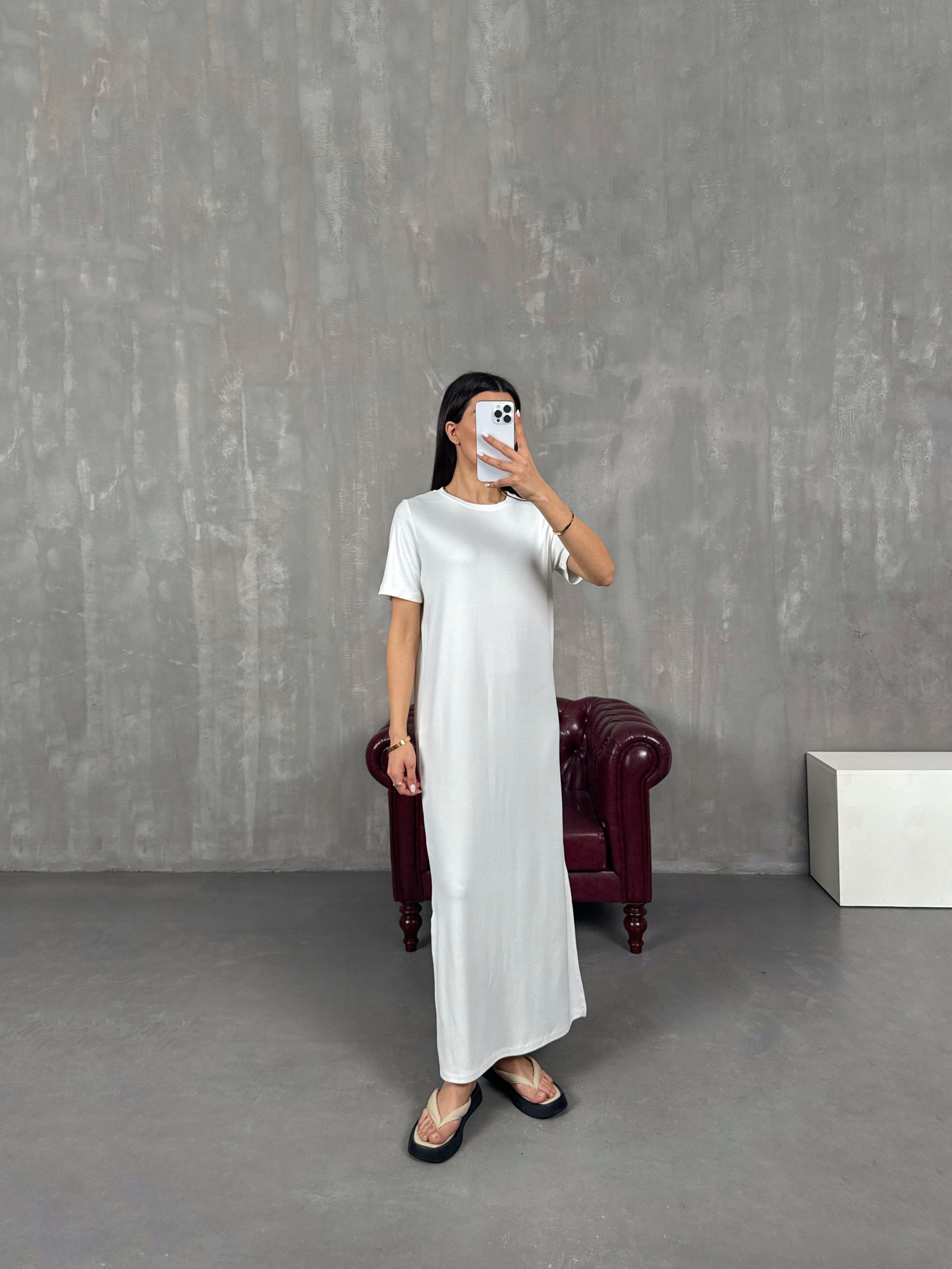 فيليس فستان أبيض مع شق بيسيك قماش مودال بيكيه بياقة دائرية