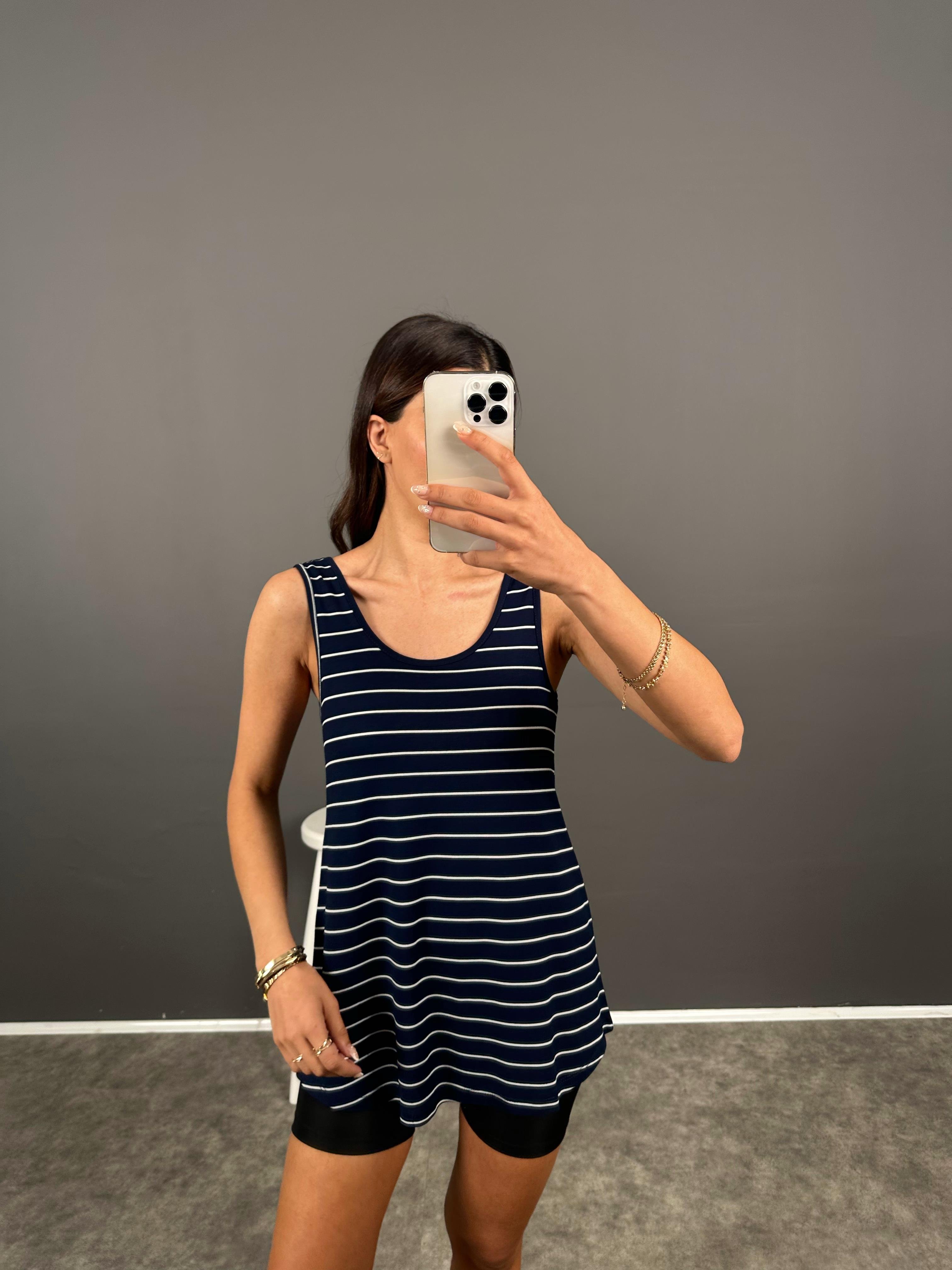 Lacivert Beyaz Çizgili U Yaka Salaş Sıfır Kol TshirtGausTSHIRTGU008377