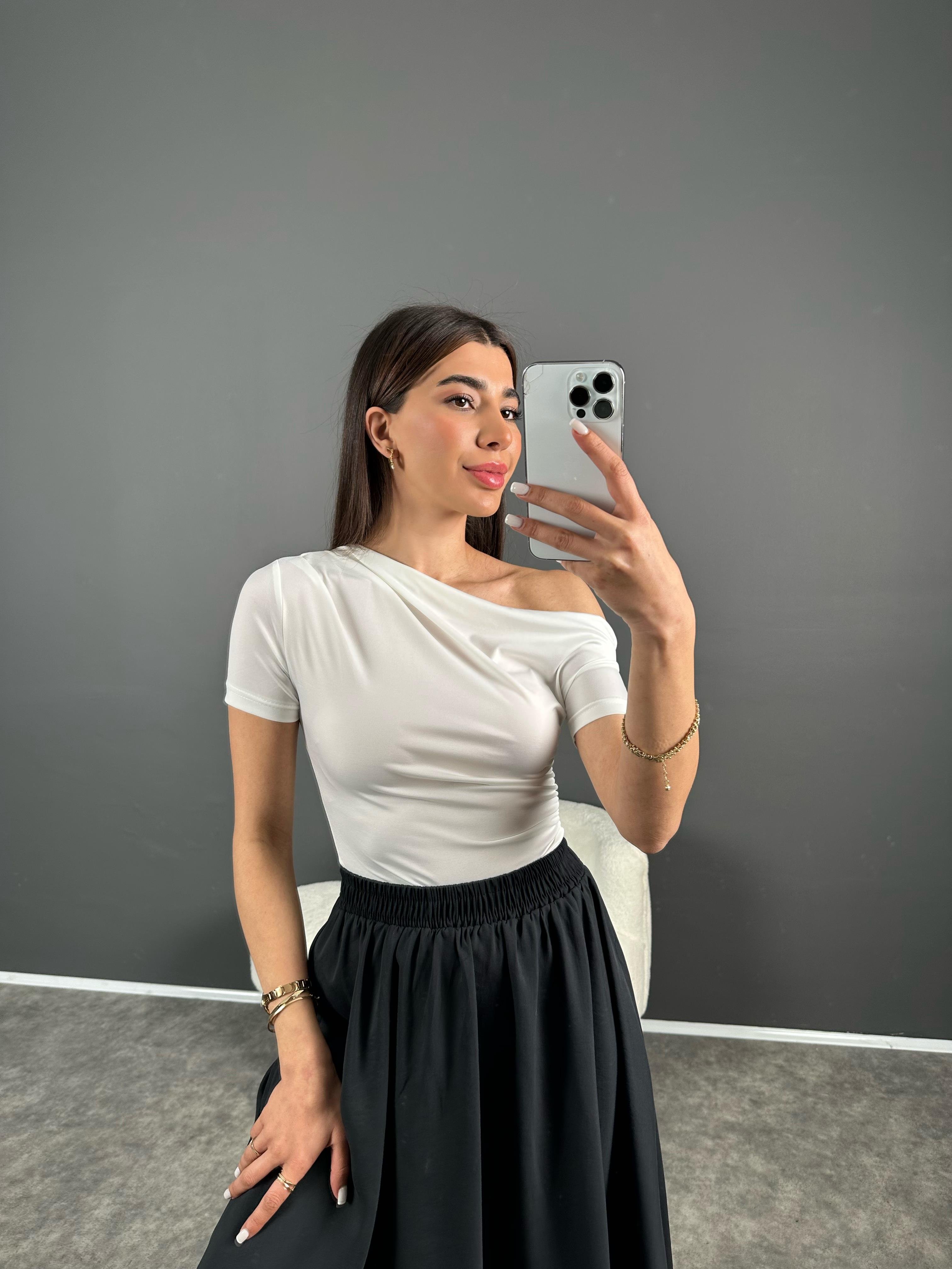 Beyaz Degaje Omuz Düşük Bluz 