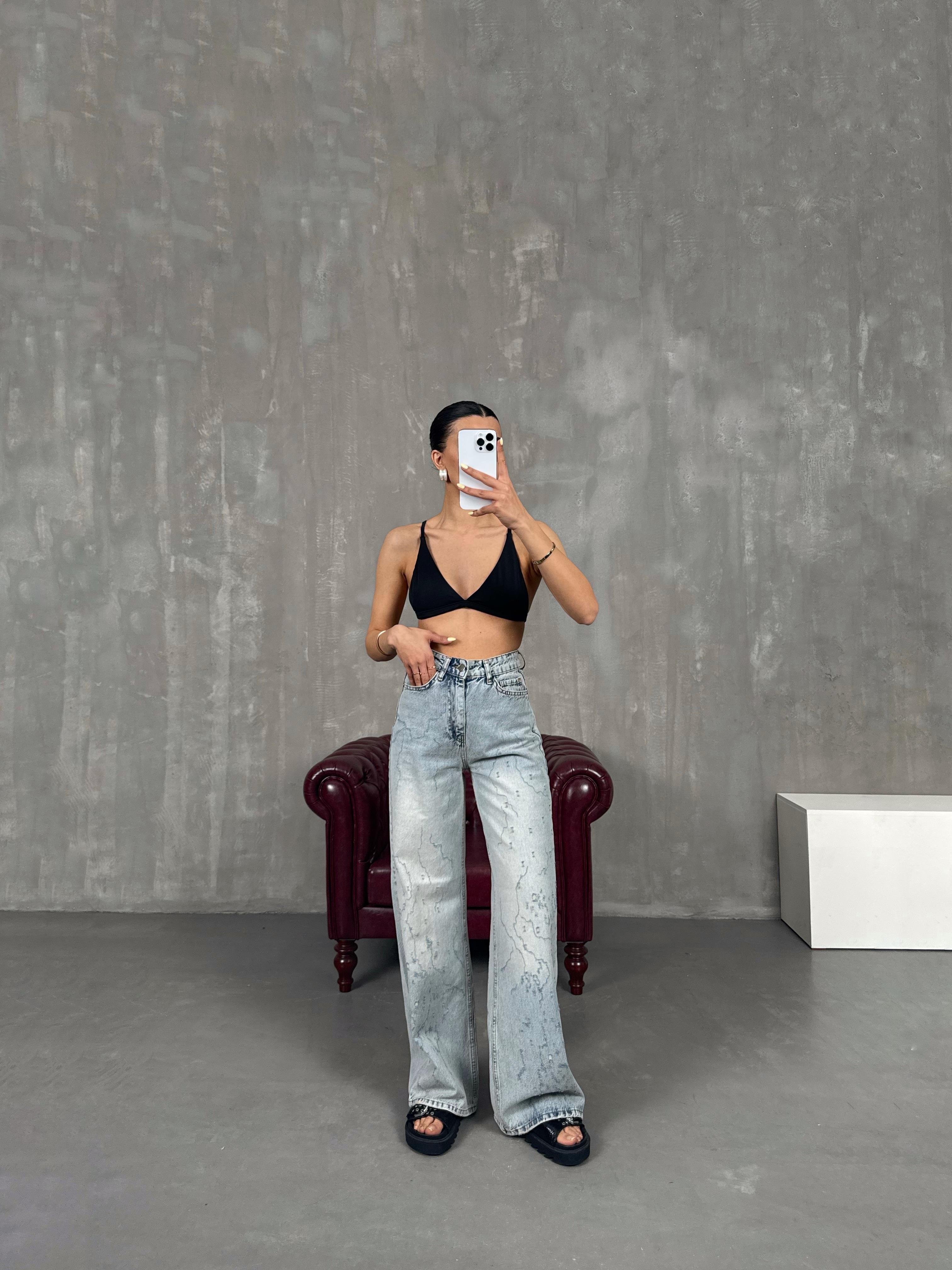 جينز أزرق مغسول بتفاصيل تمزّق Gaus00086