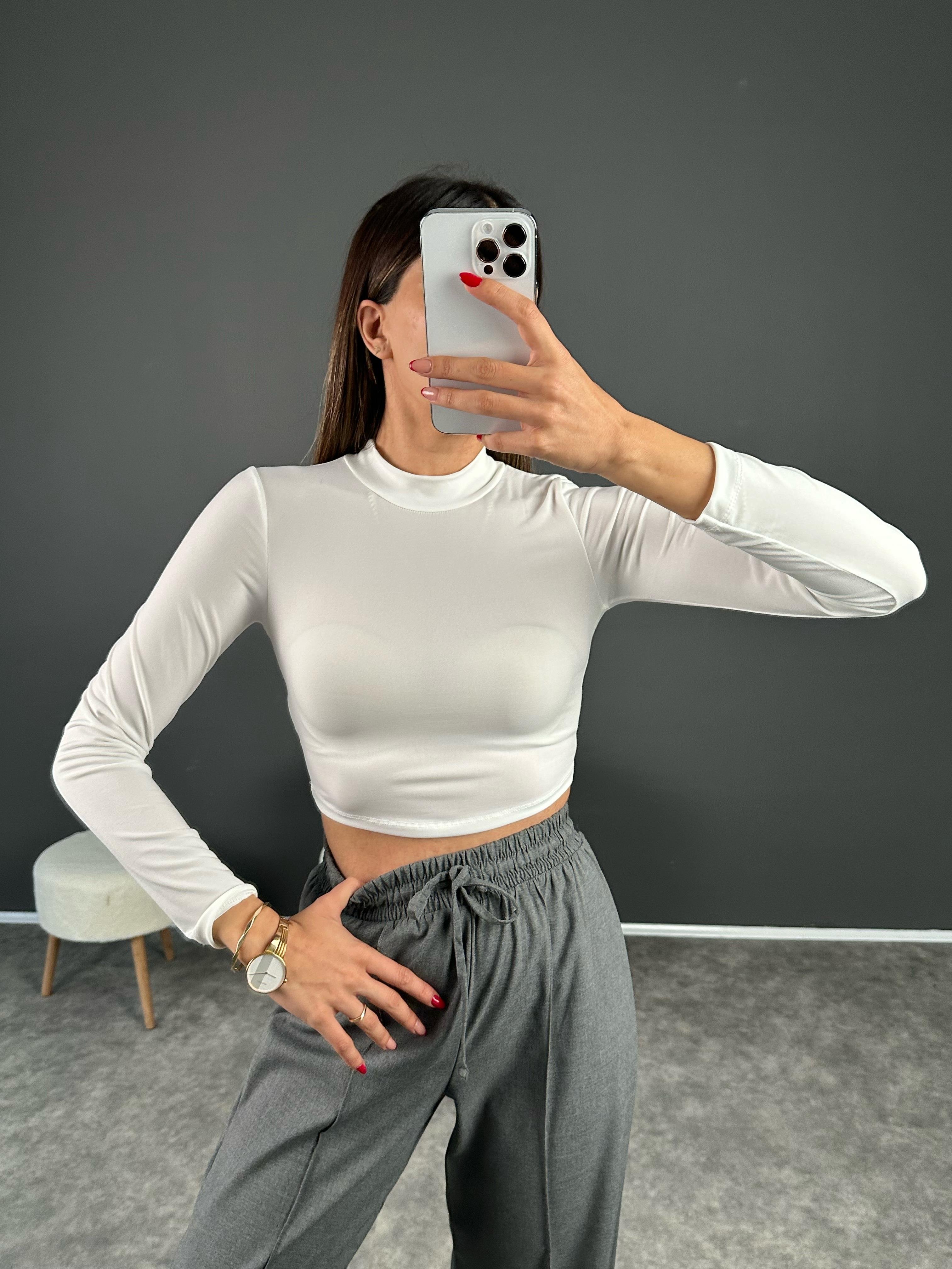 كروب أبيض بياقة مرتفعة