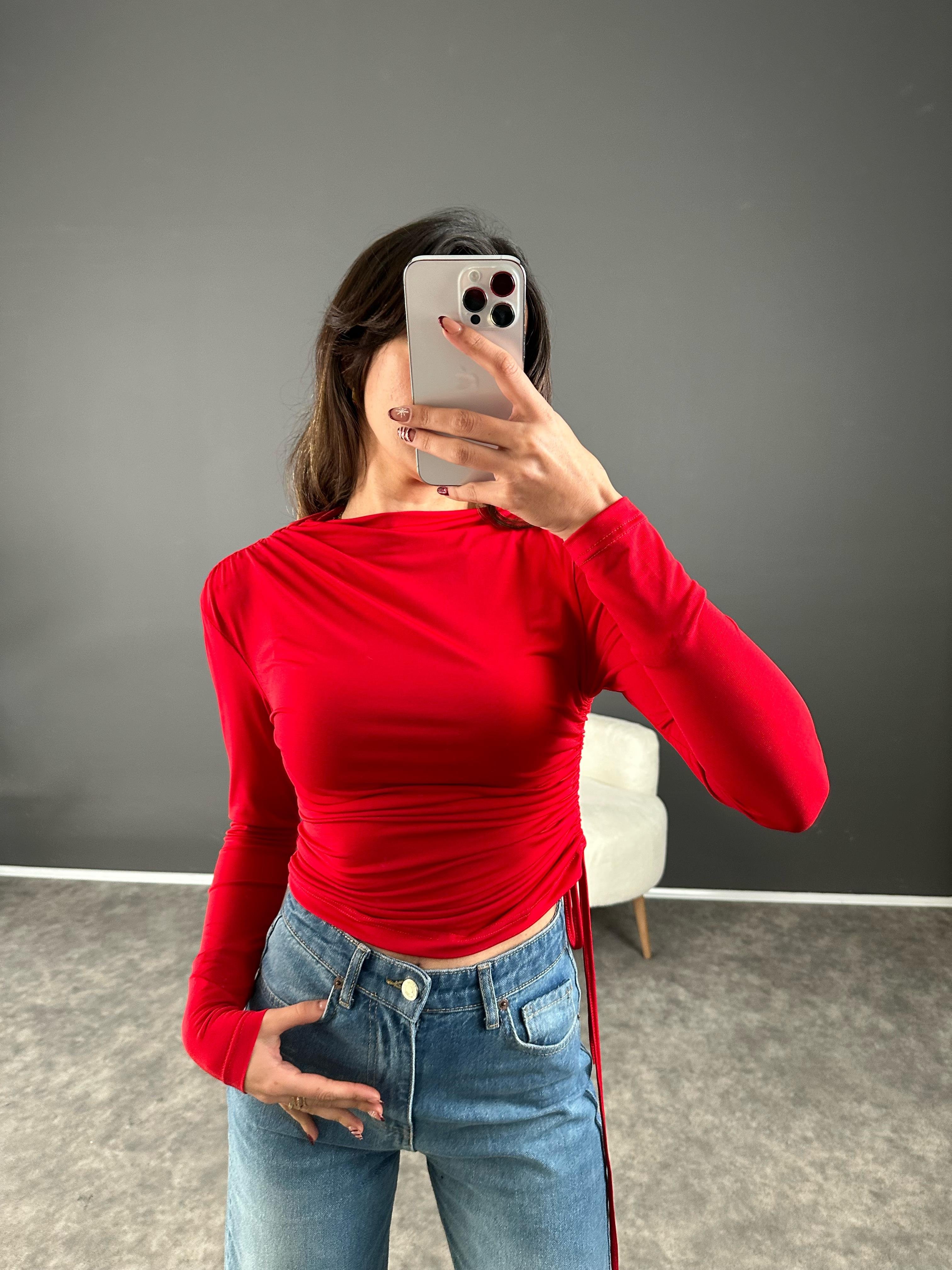 Kırmızı Yandan Büzgülü Bluz