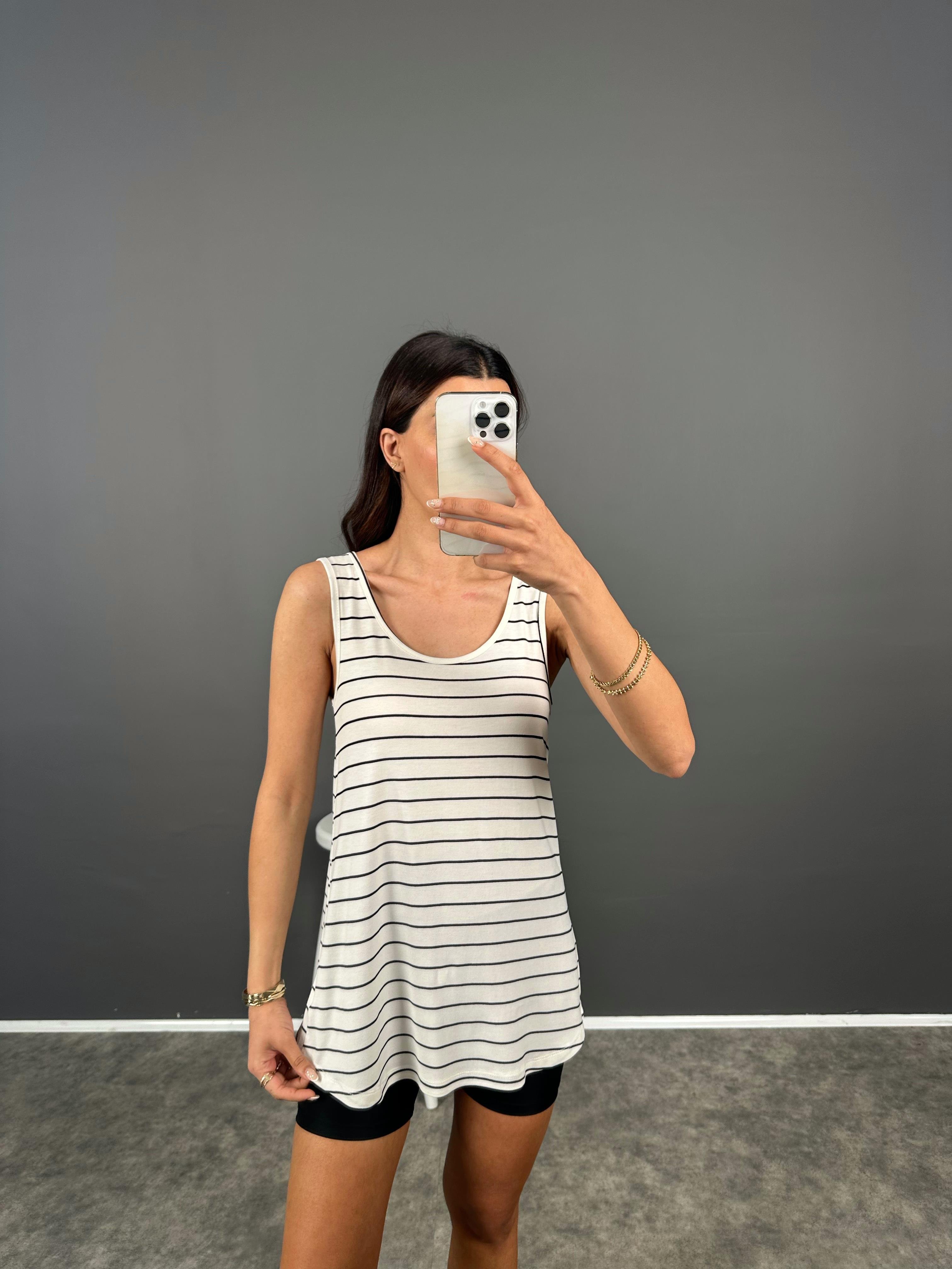 Beyaz Lacivert Çizgili U Yaka Salaş Sıfır Kol TshirtGausTSHIRTGU008378