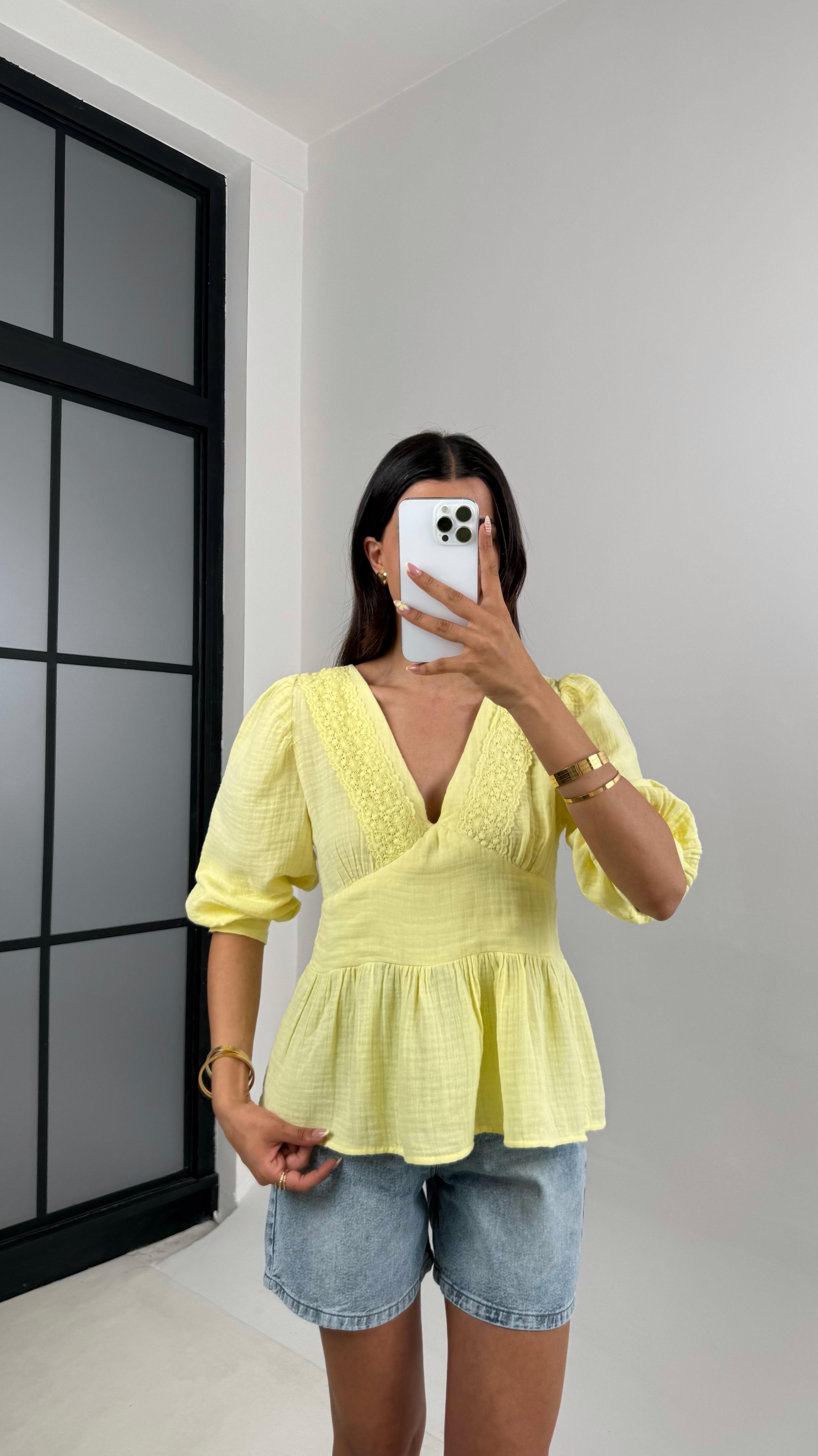 Sarı V Yaka Balon Kol Yaka Dantel İşlemeli Müslin Bluz Gaus00688Gausالبلوزات GU1002587