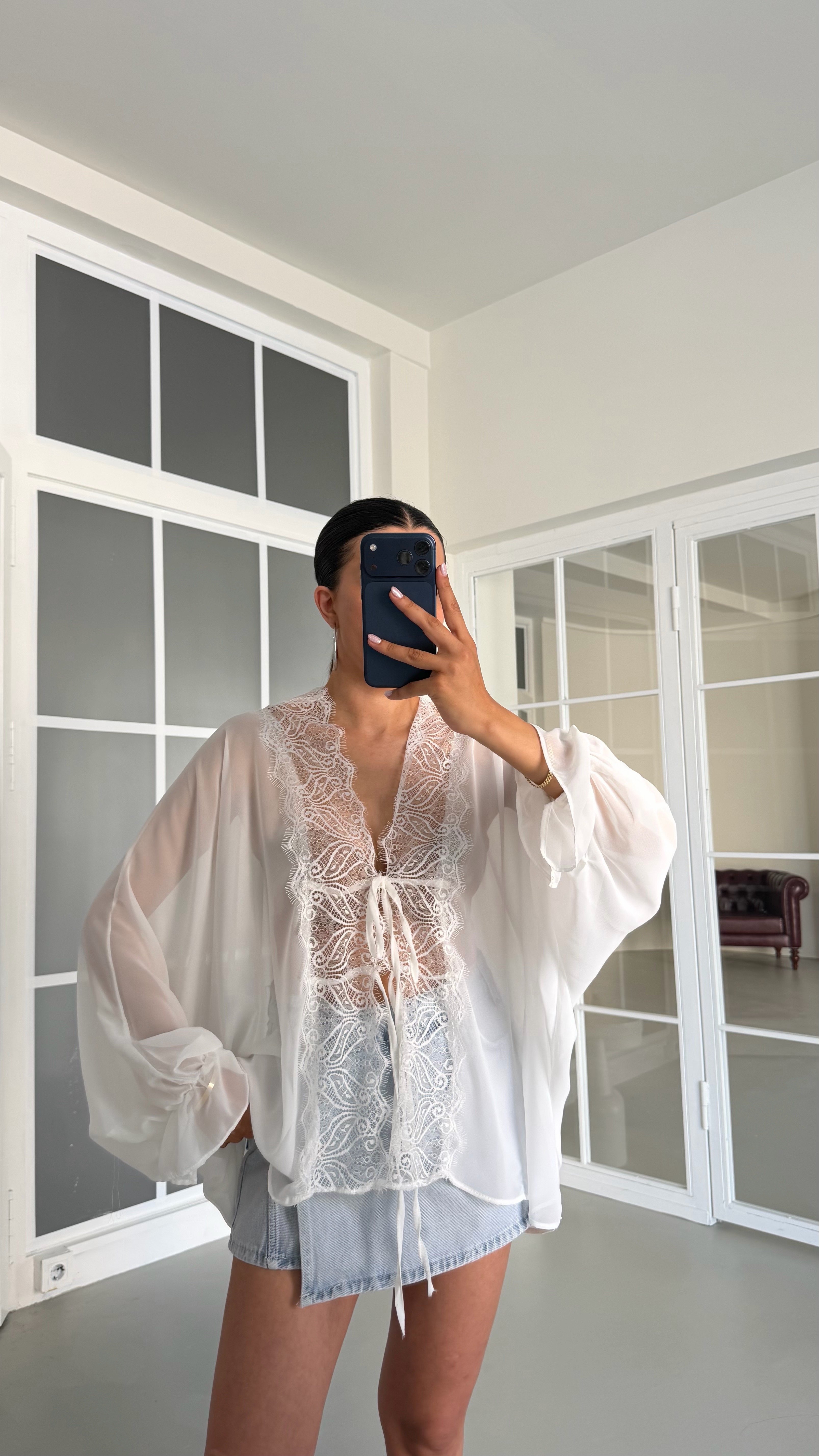 Beyaz Dantel Detaylı Transparan Bluz GAUS-01648GAUSBLUZGAUS-01648