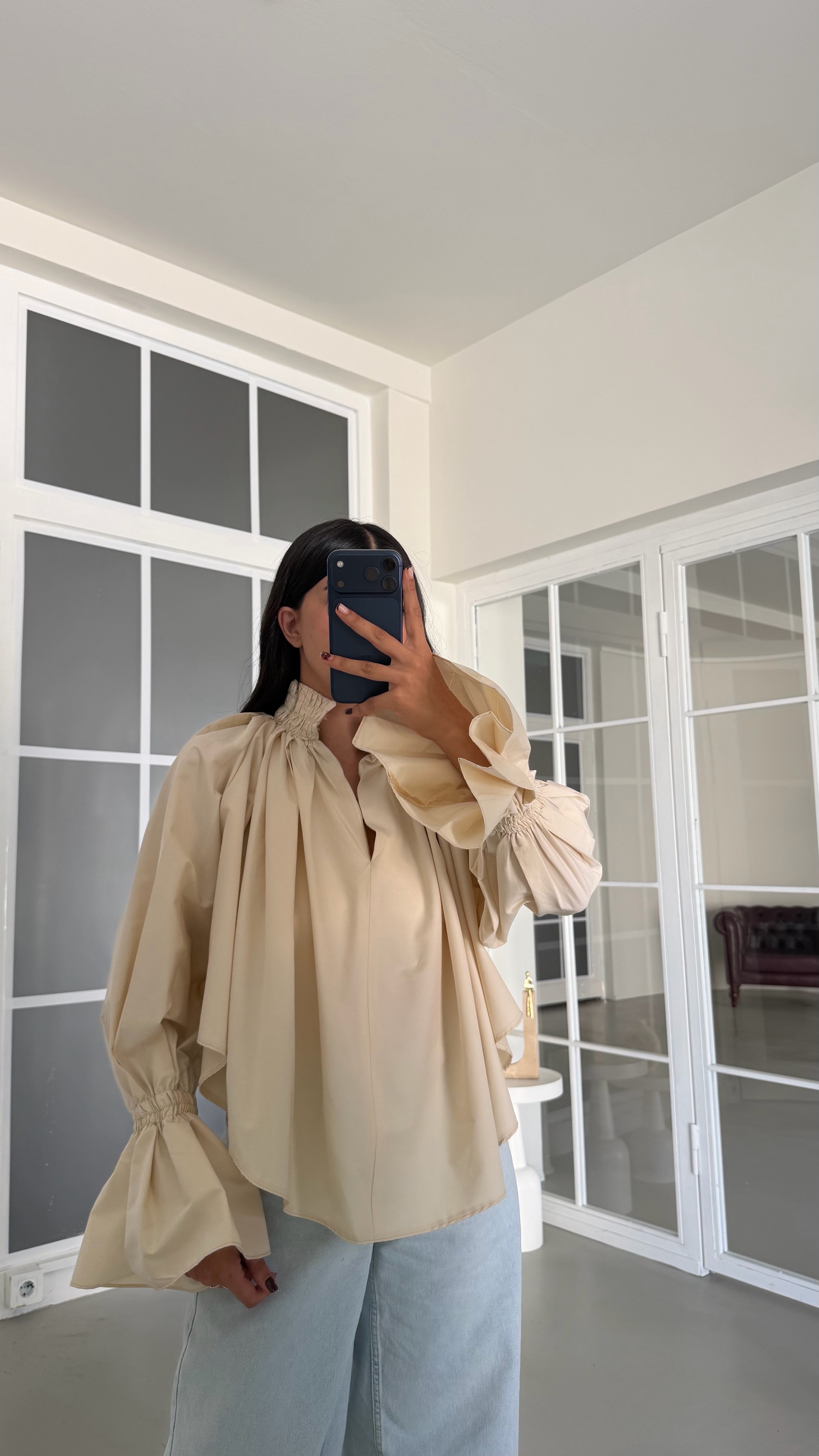 Bej Kolu Volanlı Poplin Kumaş Bluz GAUS-01921GAUSالبلوزات GAUS-01921
