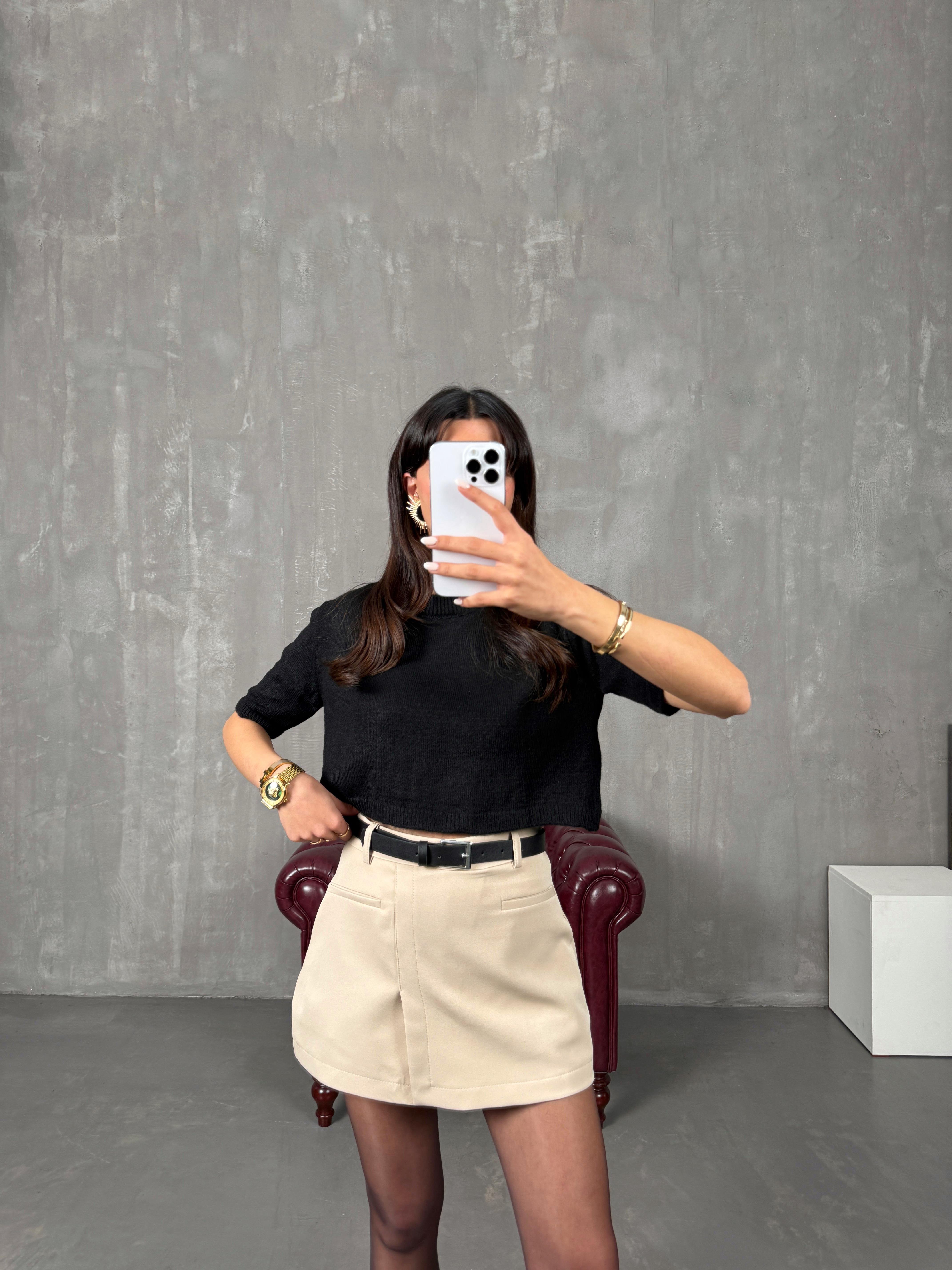 باستيل تنورة شورت لون حجري مع حزام