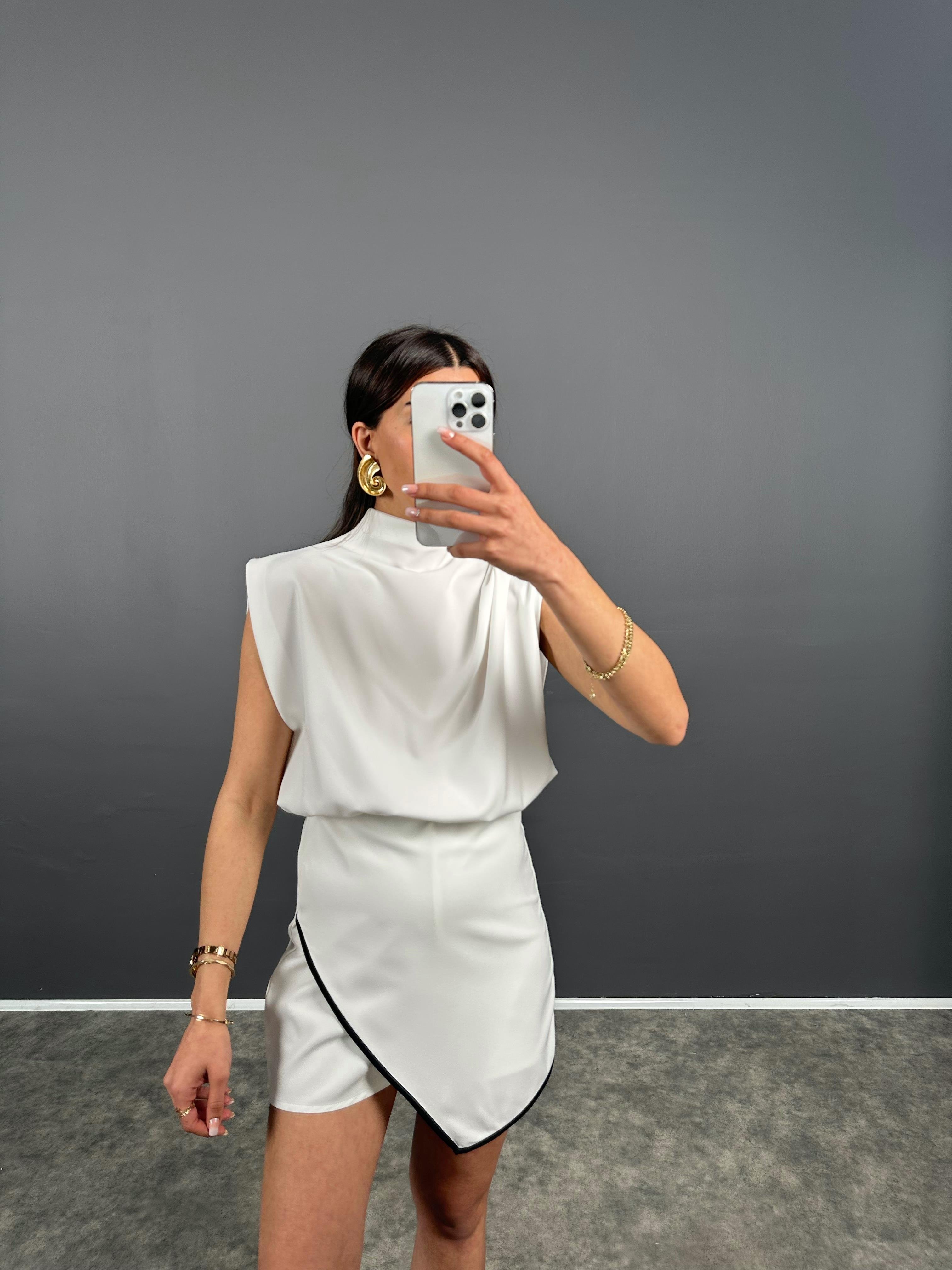 Loni Beyaz Zr Model Sırt Dekolteli Tulum GausTULUMGU008129