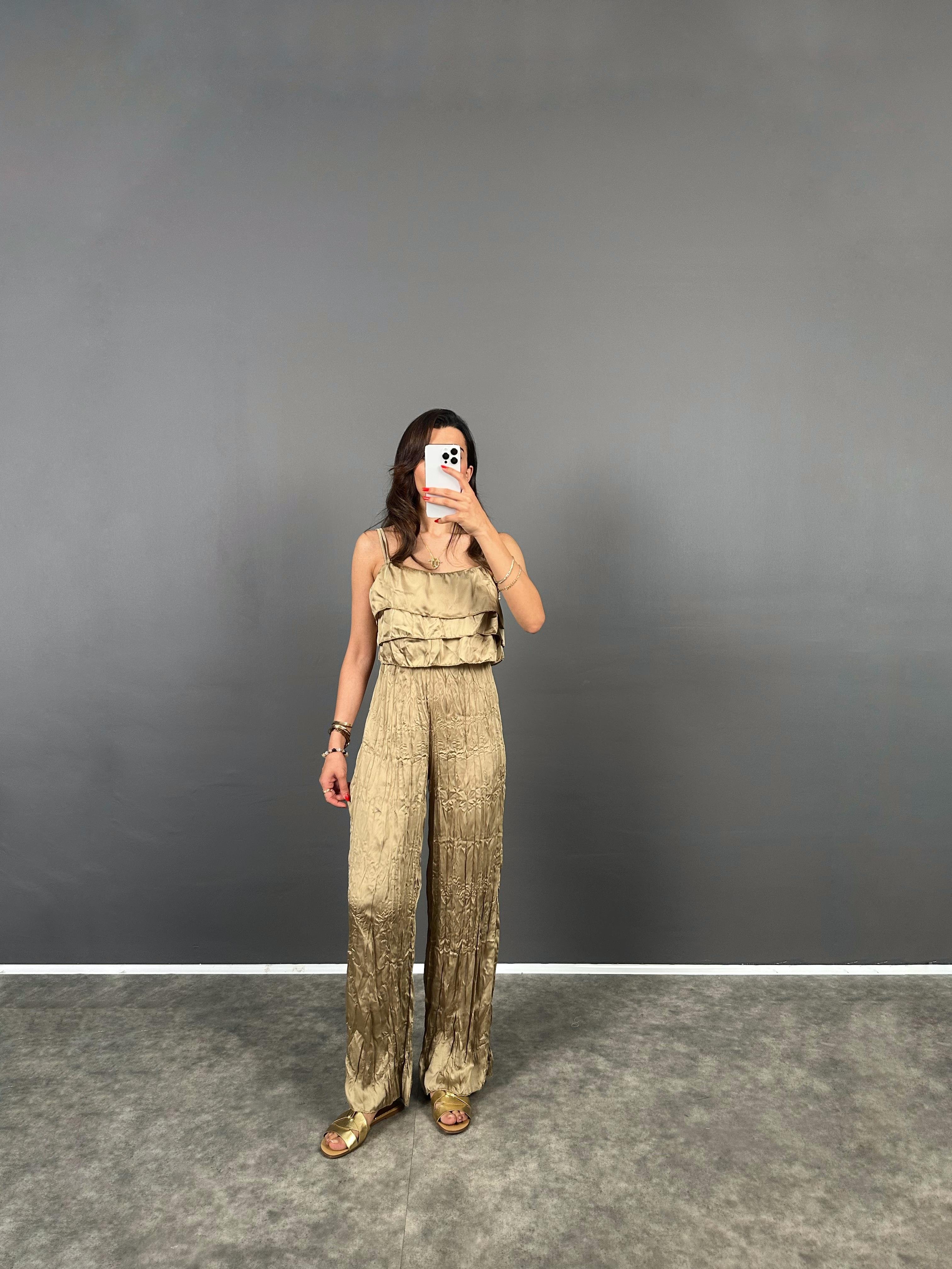 Livi Gold Askılı Kırışık Kumaş Önü Fırfırlı Saten Tulum