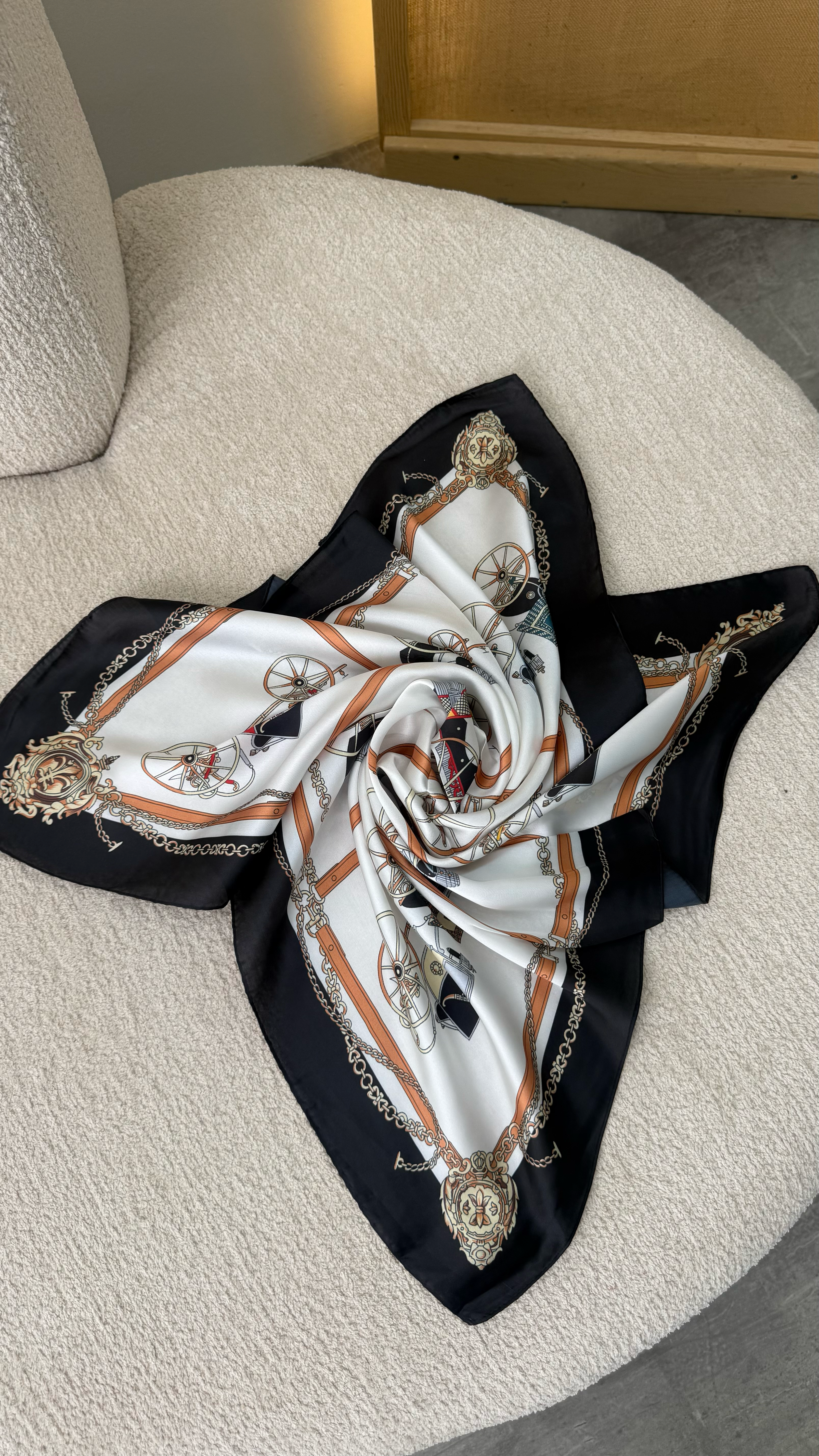 Siyah At Arabası Desenli Fular GAUS-00337GAUSŞal & FularGAUS-00337