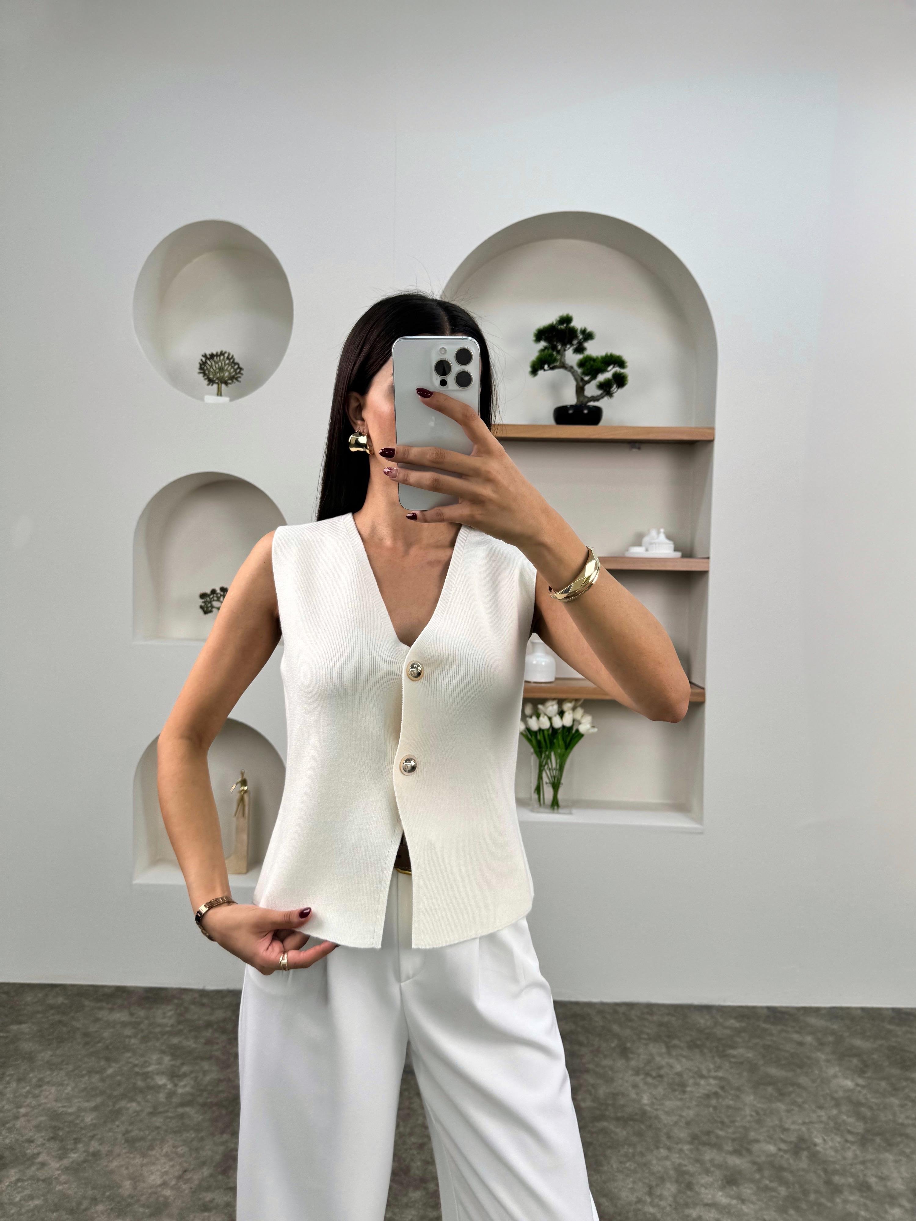 Ruby Krem Triko Gümüş Düğmeli Yelek