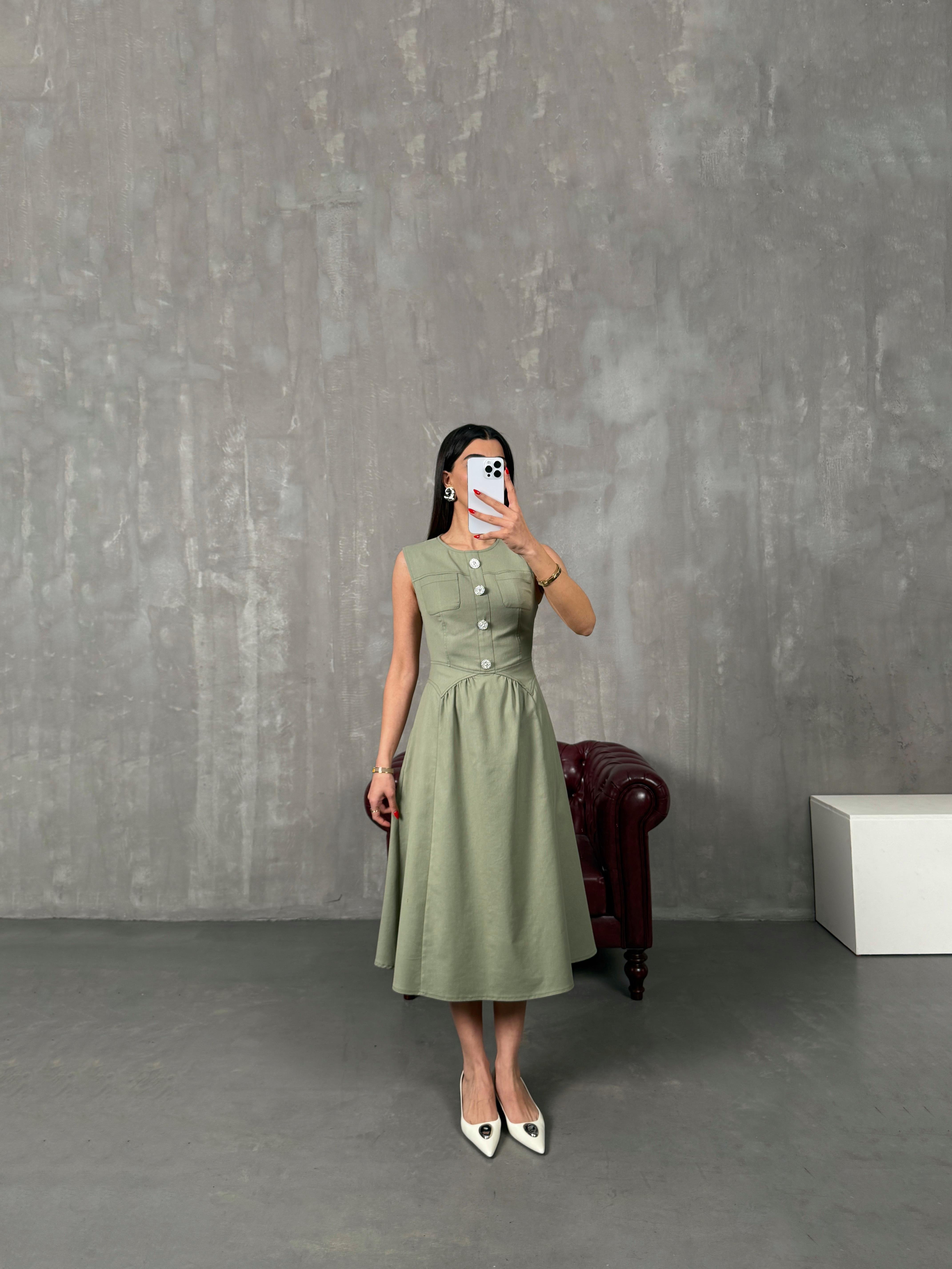 تيترا فستان دينيم تينسيل أخضر بأكمام صفرية مع تفاصيل أزرار وسحاب وجيب