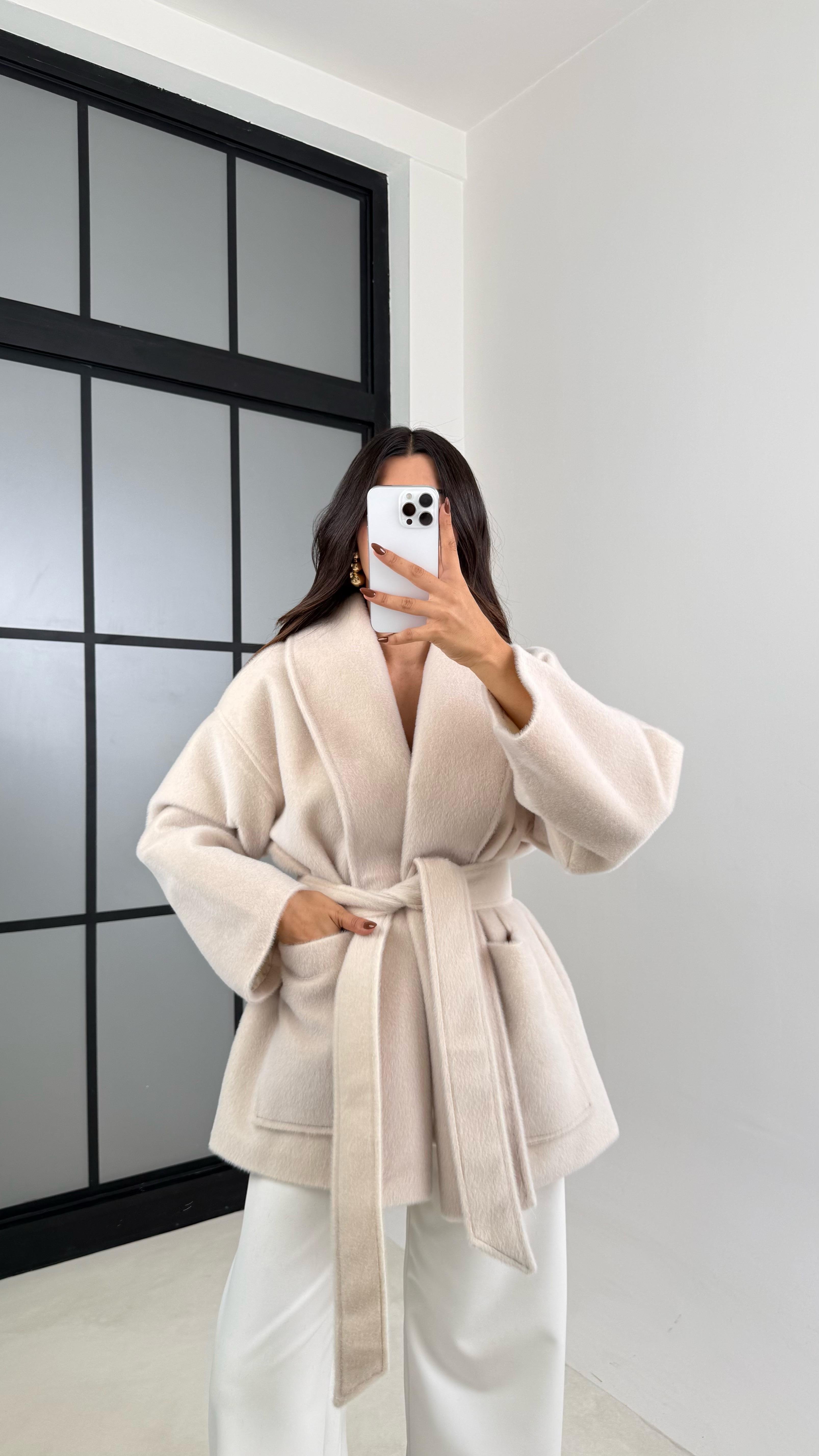 Ekru Kuşaklı Astarlı Peluş Kaban GAUS-00183GAUS السترات  GAUS-00183