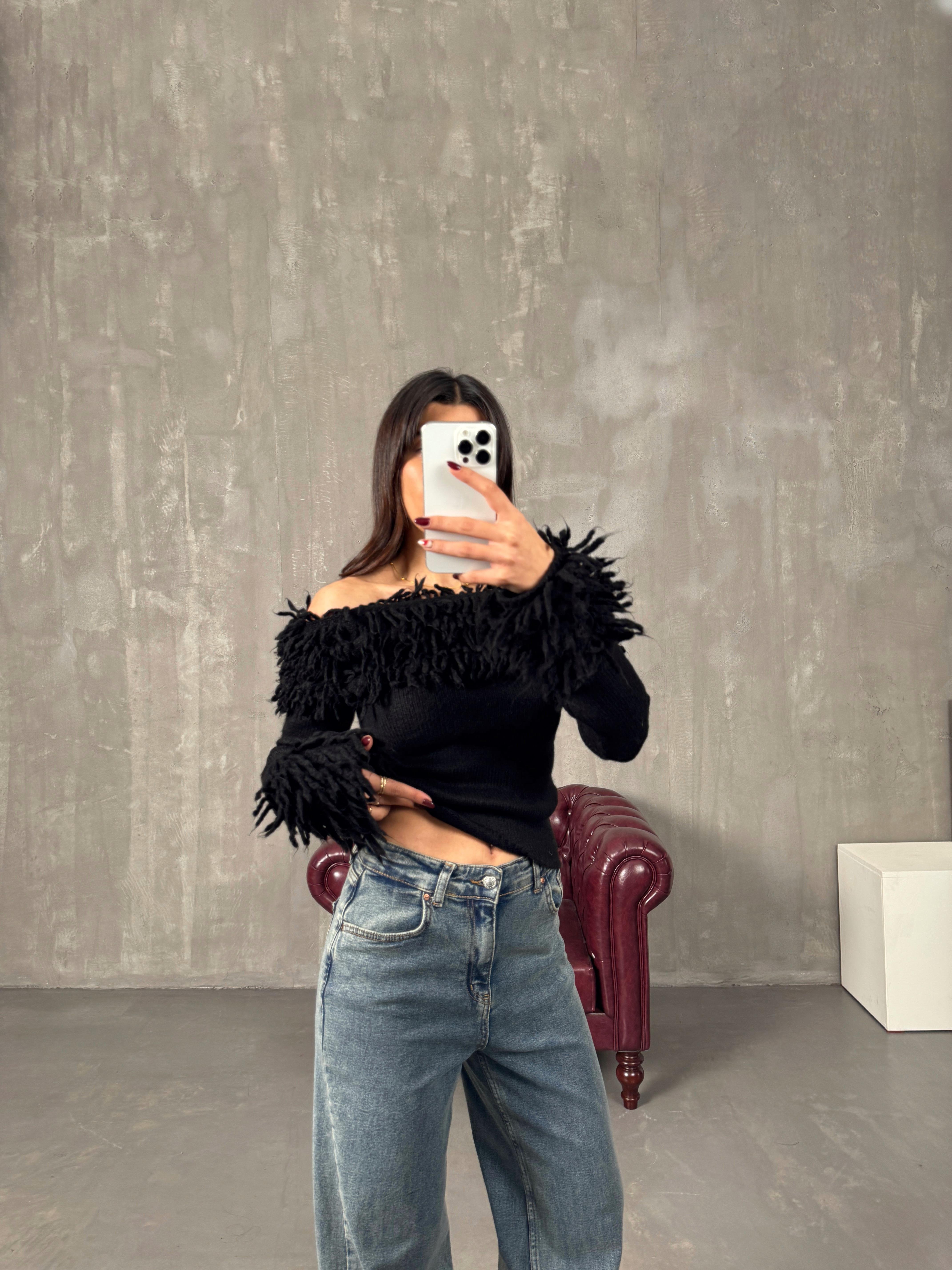 Fred Siyah Püskül Detaylı Kayık Yaka Kazak