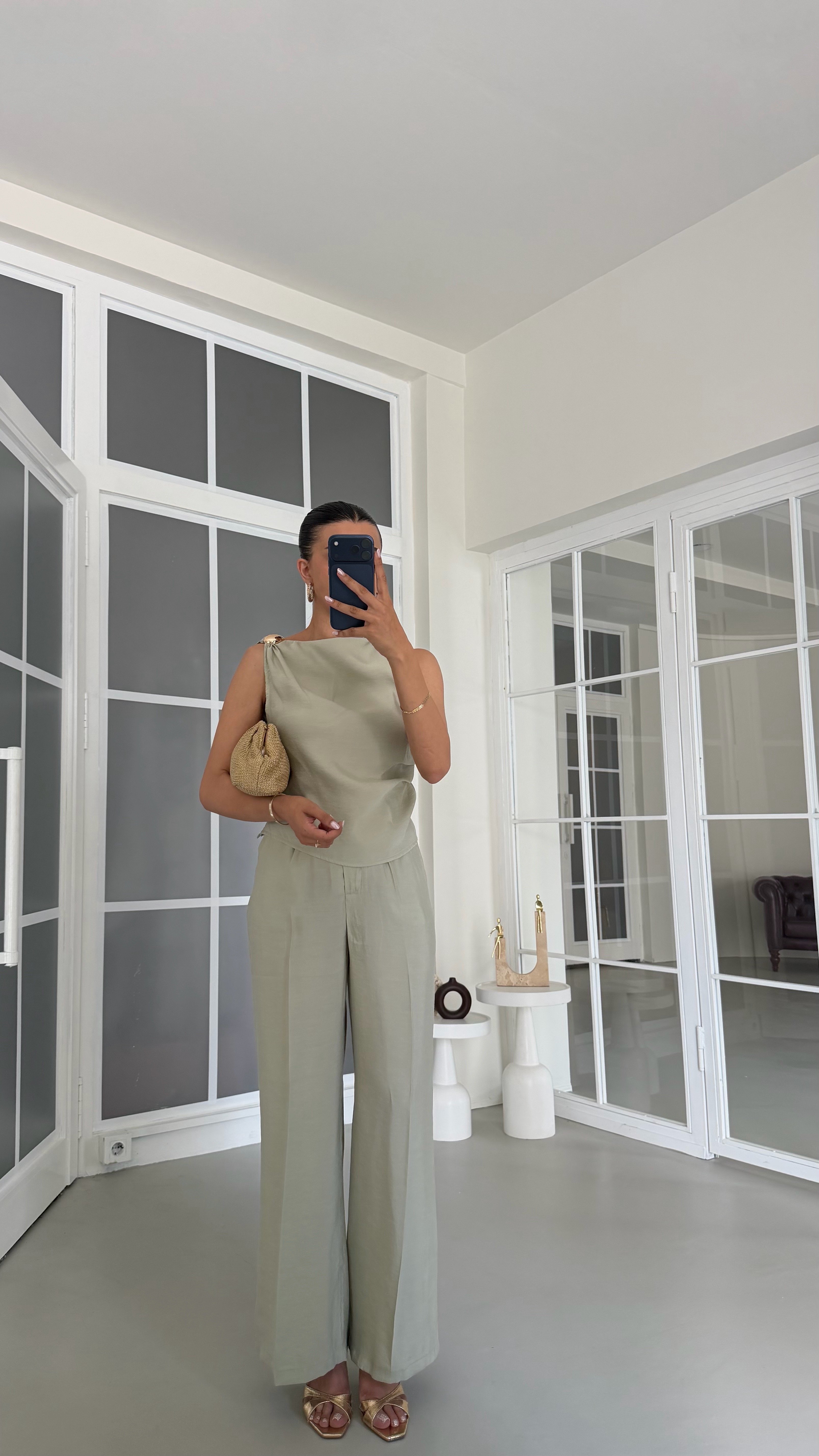 Açık Yeşil Gold Toka Detaylı Bluz Pantolon İkili Tencel Takım GAUS-01825GAUSSuitsGAUS-01825