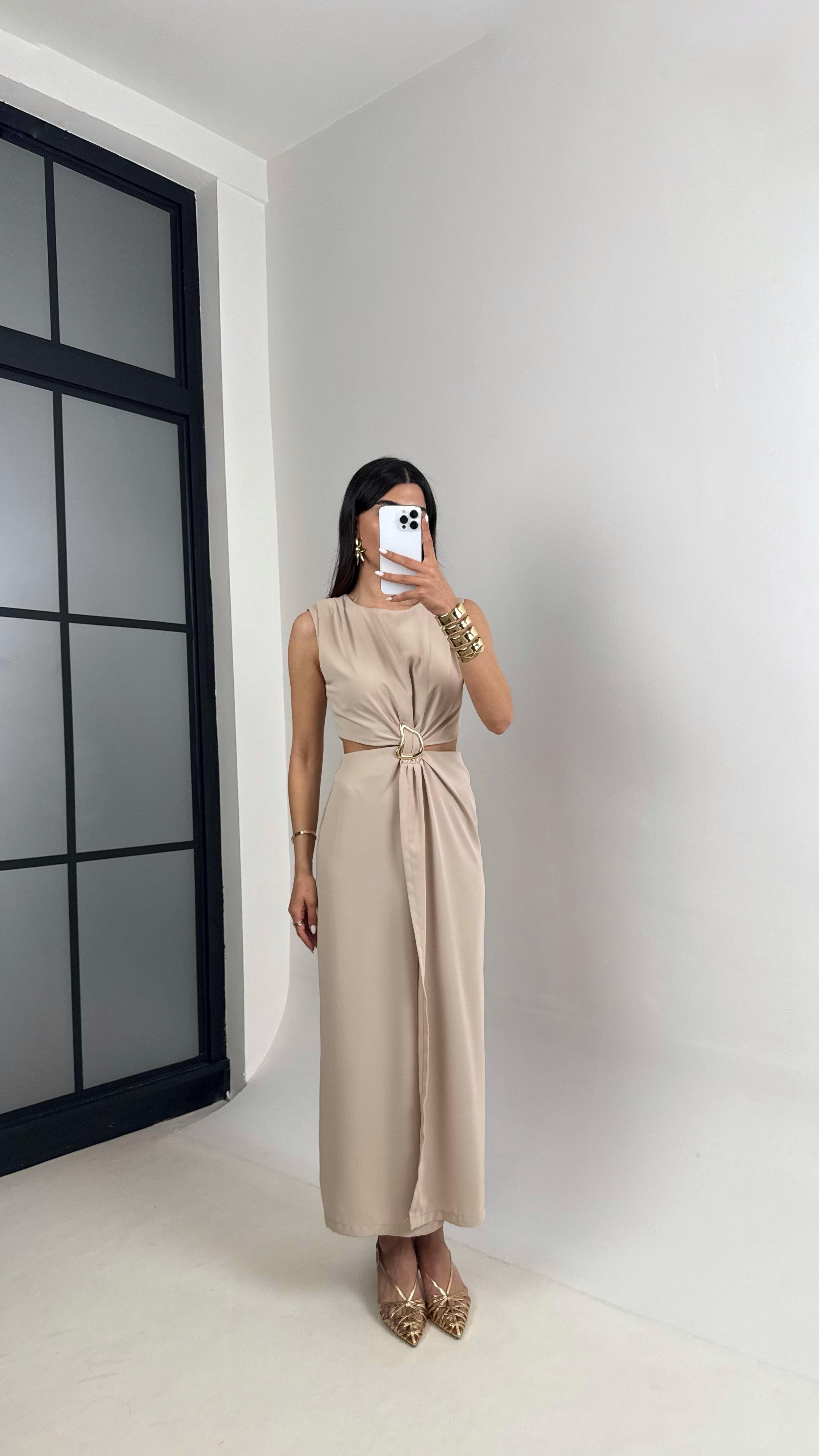 Taş Yan Dekolteli Gold Toka Detaylı Yırtmaçlı Saten Elbise Gaus00434GausELBİSEGU1002009