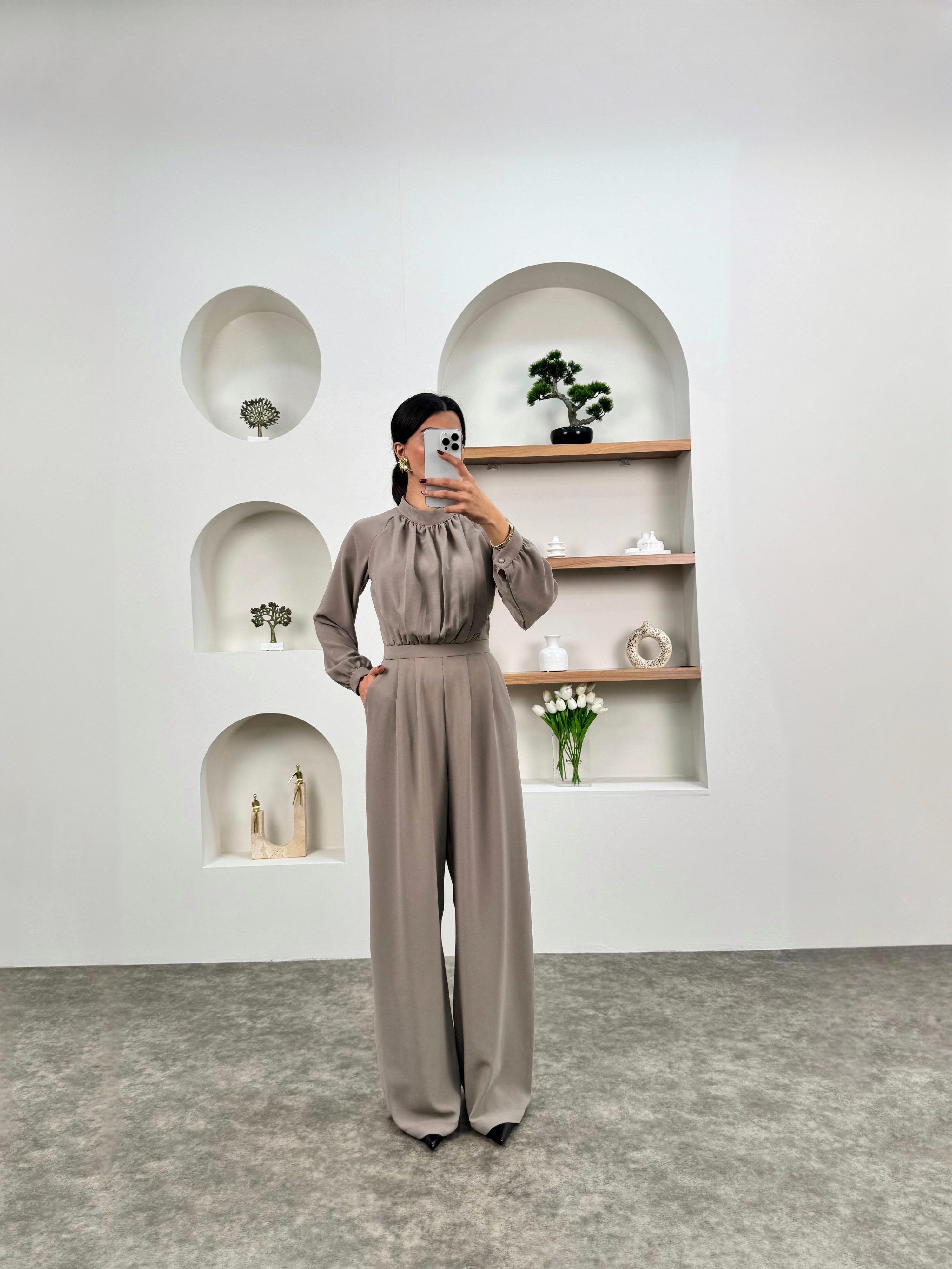 Lola Vizon Krep Kumaş Yarım Balıkçı Yaka TulumGausTULUMGU00903470