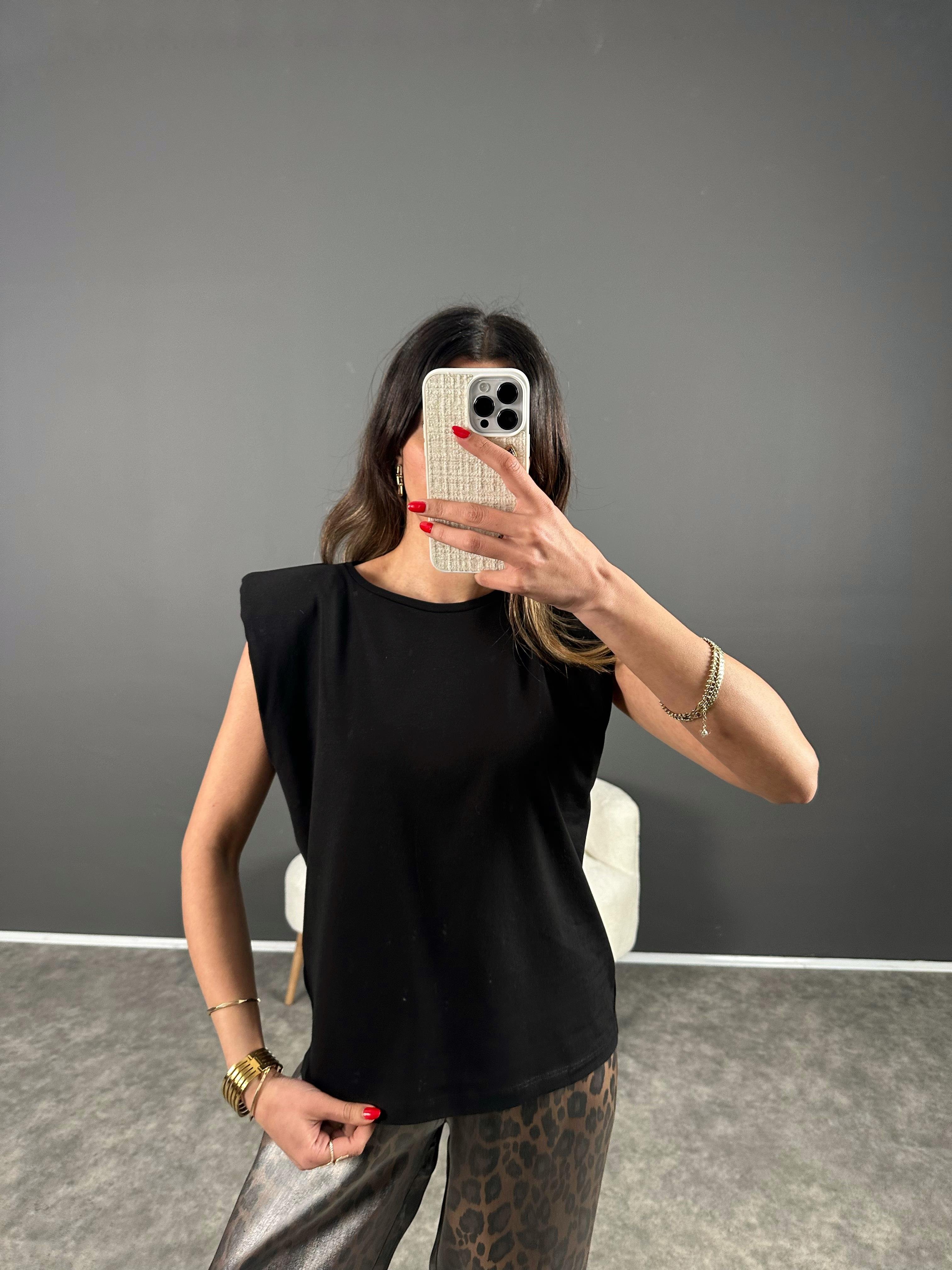 Vatkalı Siyah Kısa Kol Tshirt