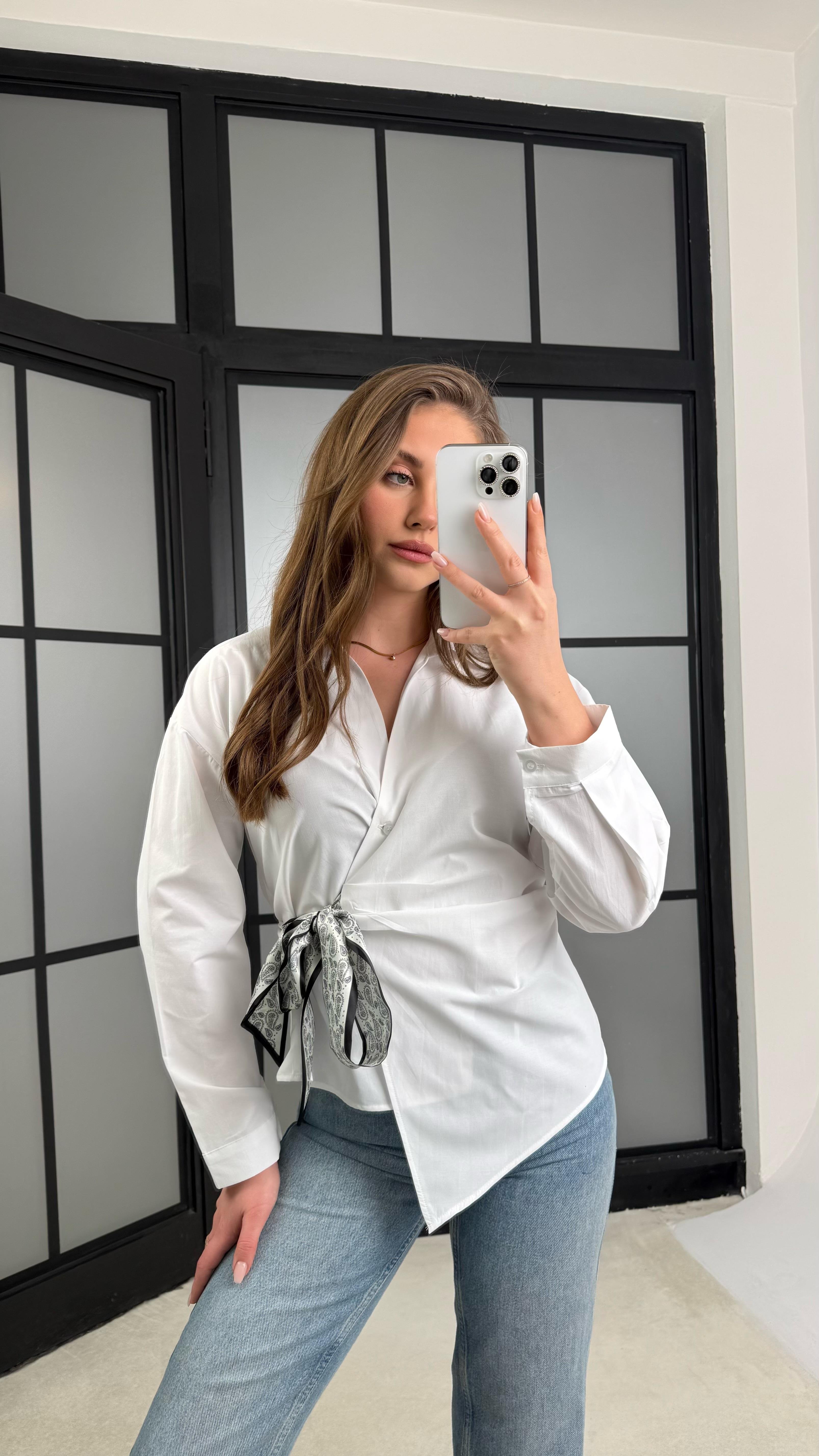 Beyaz Bel Bağlama Detaylı Fularlı Tasarım Gömlek GAUS-01173GAUSGÖMLEKGAUS-01173