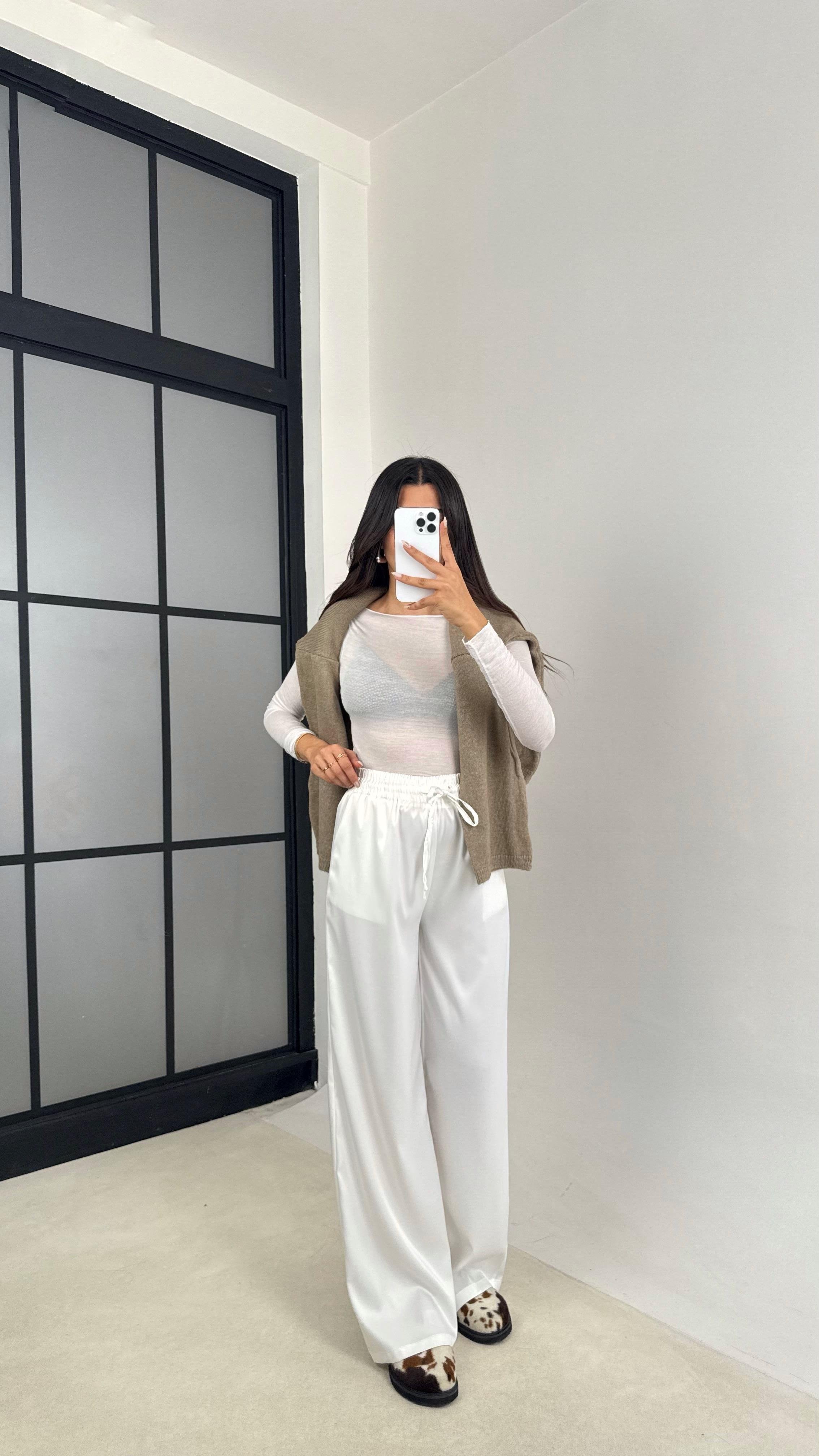 Beyaz Beli Lastikli Cepli Saten Pantolon GAUS-0090GAUSPANTOLONGAUS-0090