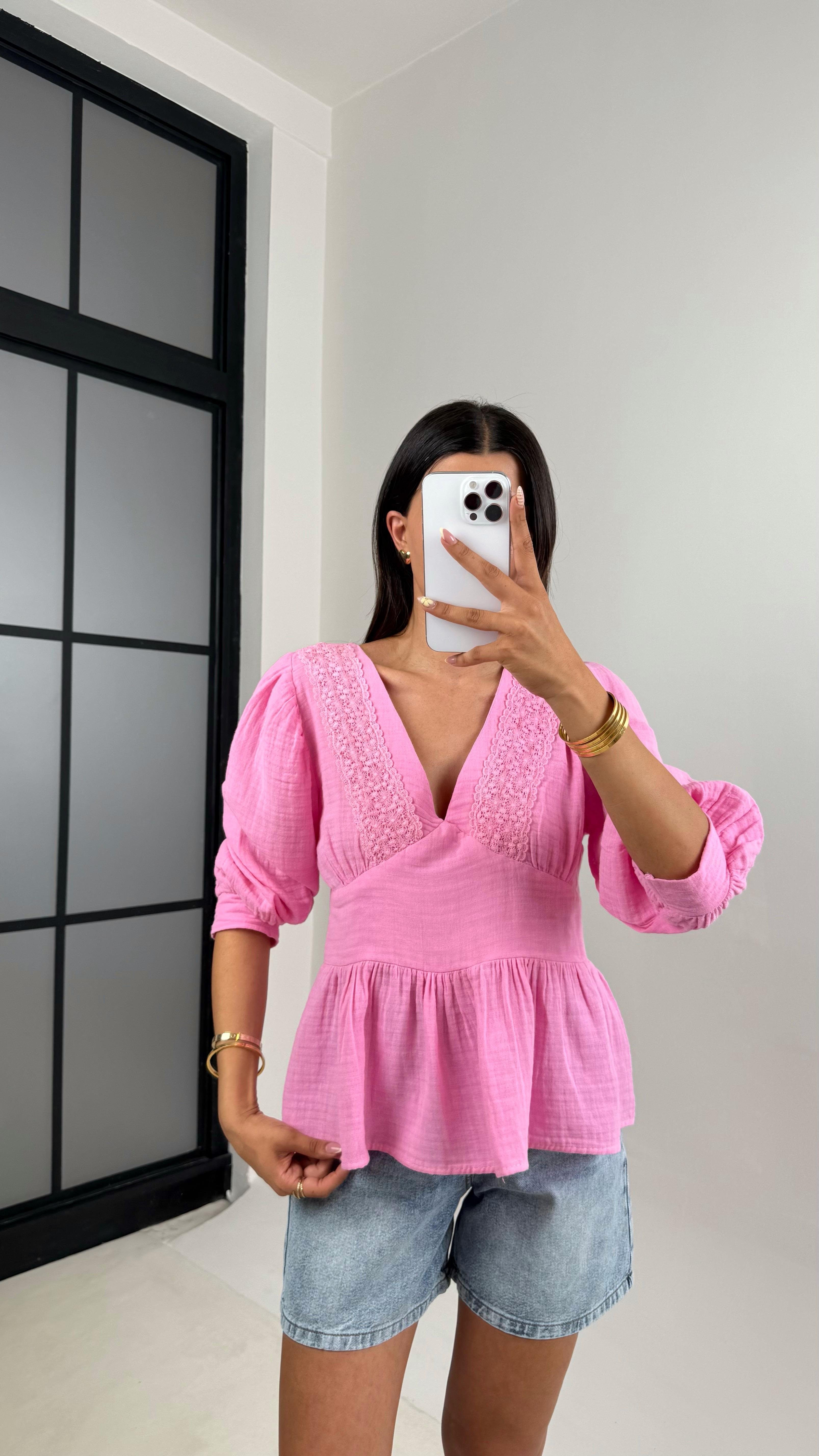 Pembe V Yaka Balon Kol Yaka Dantel İşlemeli Müslin Bluz Gaus00688Gausالبلوزات GU1002588