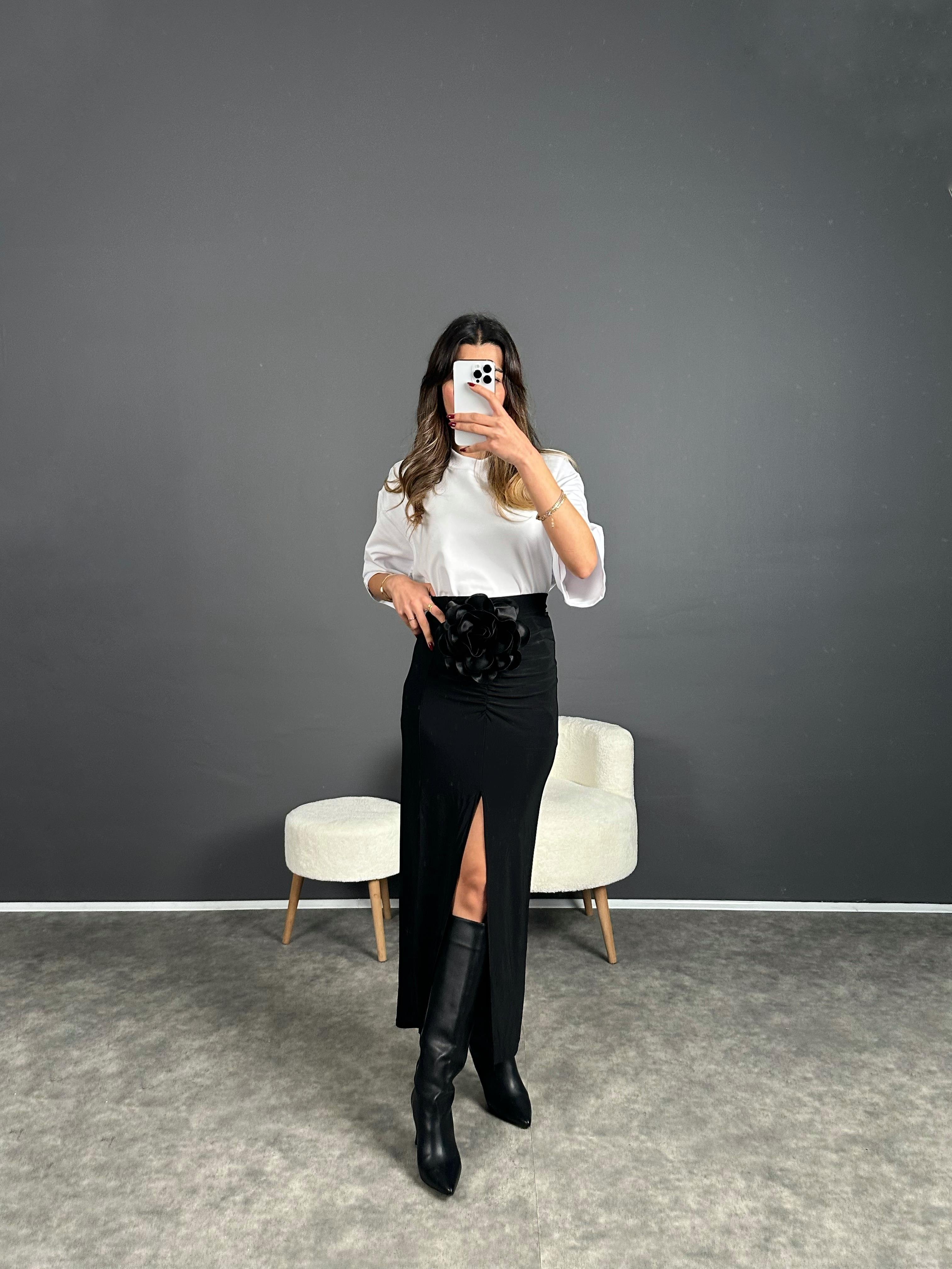 Siyah Gül Detaylı Yırtmaçlı Etek 