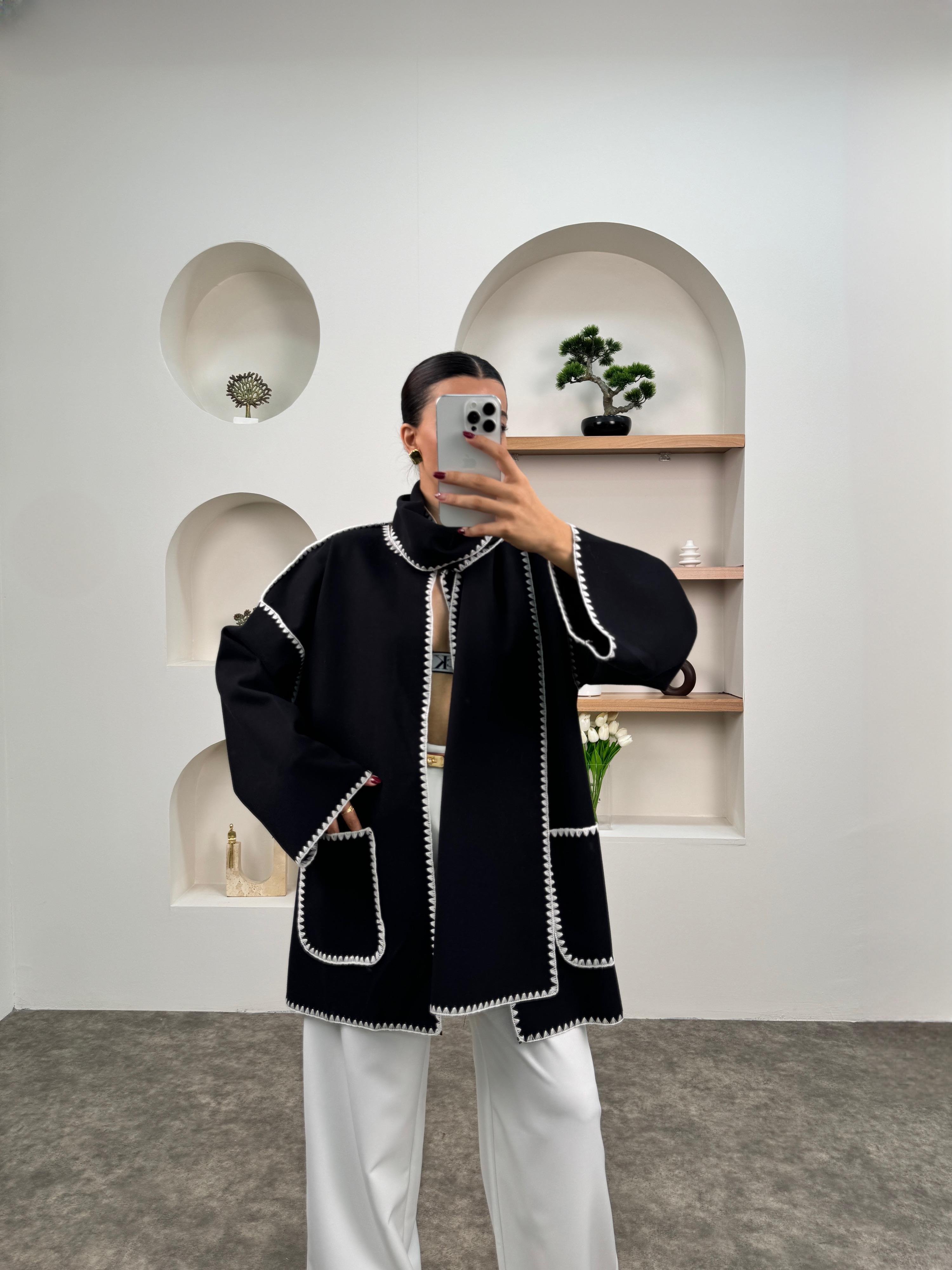 Elos Siyah Beyaz İşlemeli Cepli Atkı Detaylı  Ceket