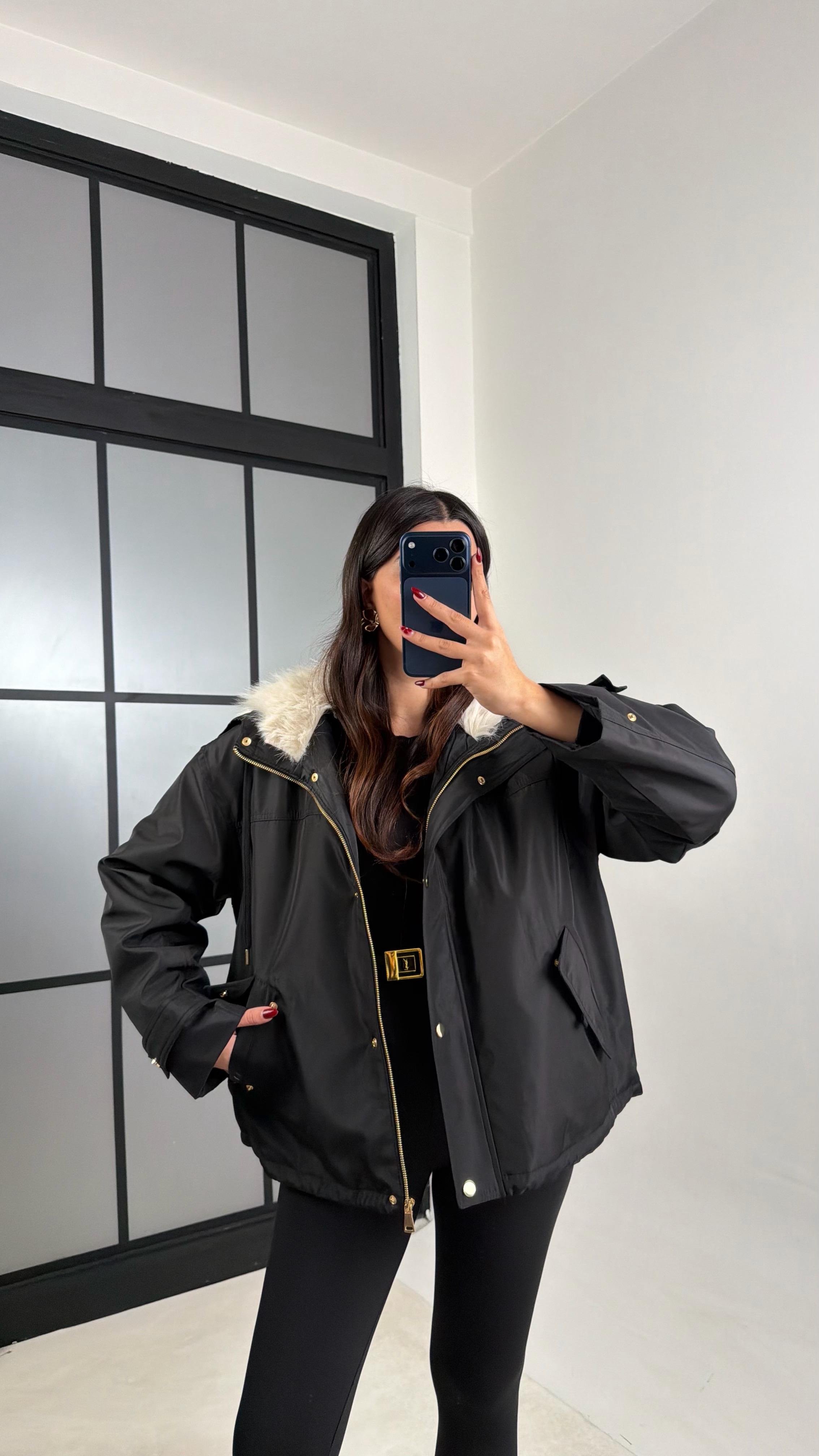 Siyah Kapüşon Kürk Detaylı Astarlı Premium Mont GAUS-00735GAUSMONTGAUS-00735