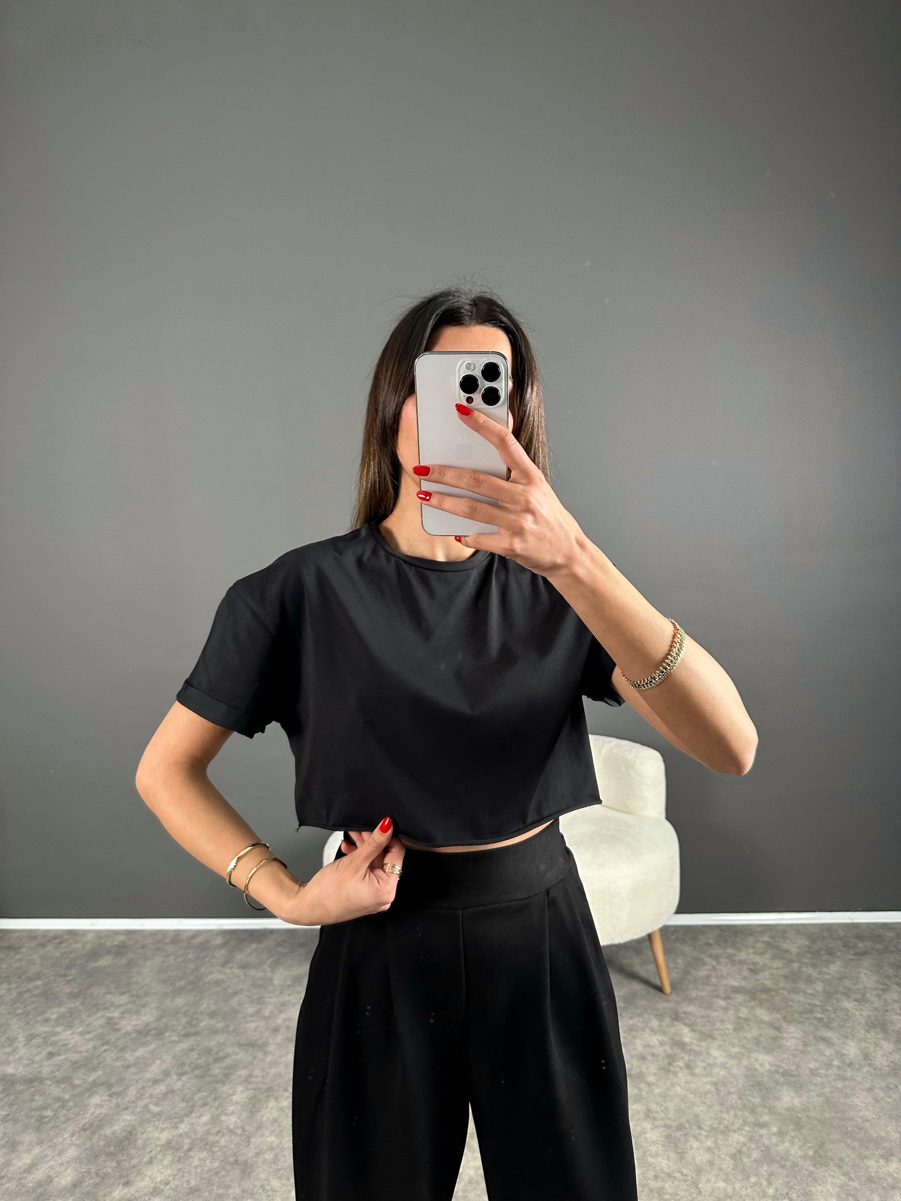 Siyah Crop Kol Katlamalı Tshirt