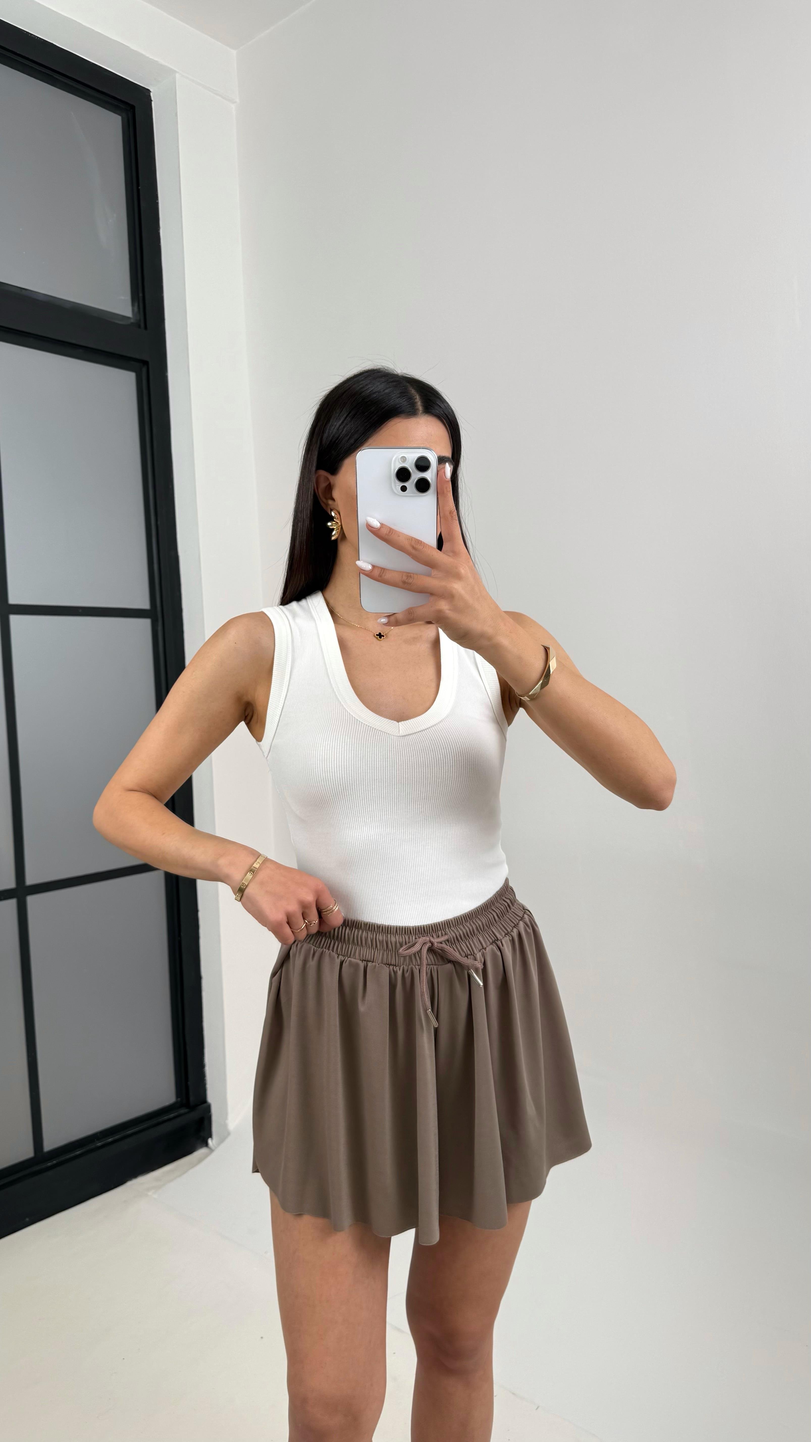 Vizon  Yan Yırtmaçlı Beli Lastikli Basic Şort Gaus00371GausŞORTGU1001868