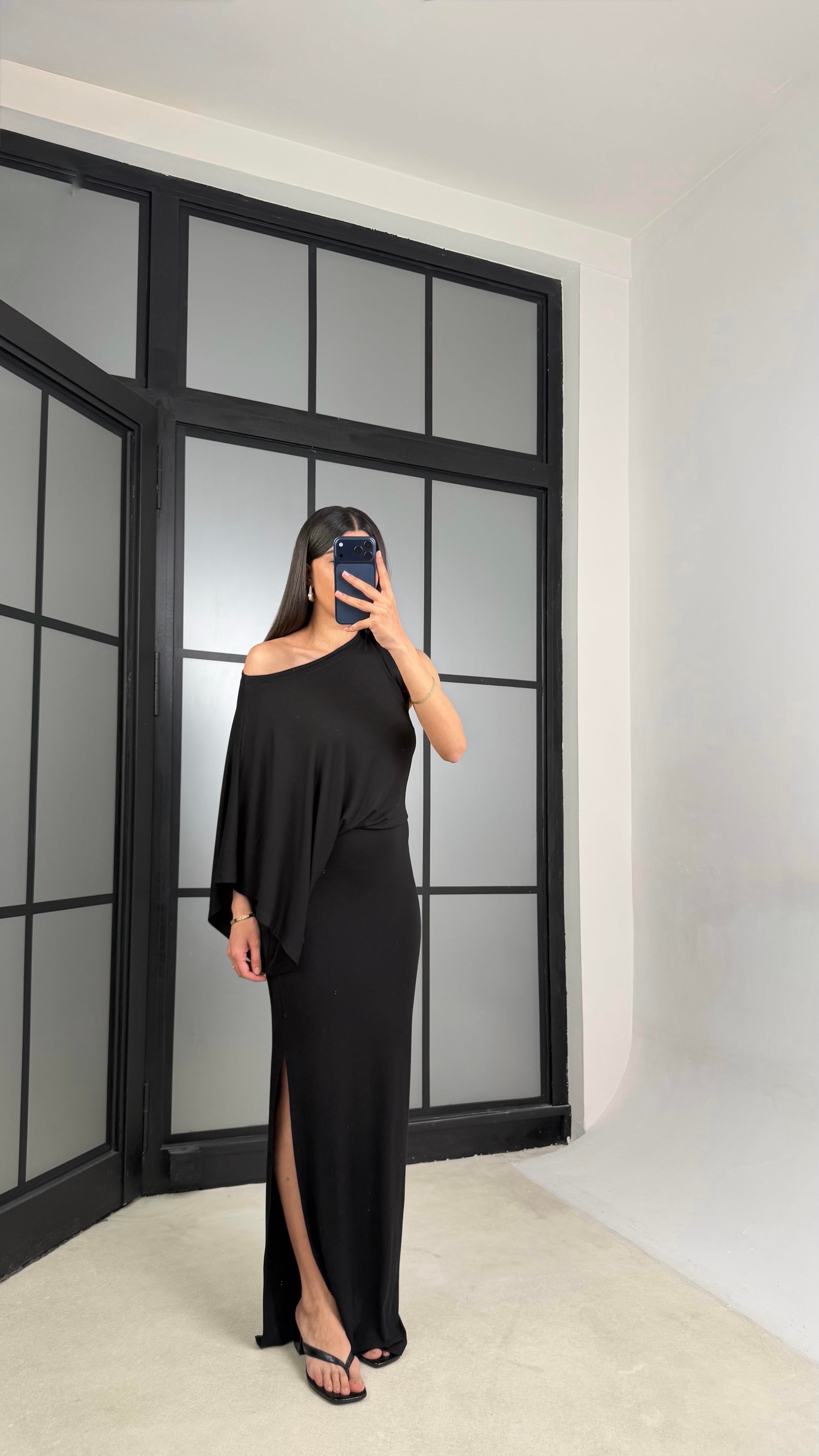 Siyah Tek Omuz Yarasa Kol Premium Elbise GAUS-01430GAUSELBİSEGAUS-01430