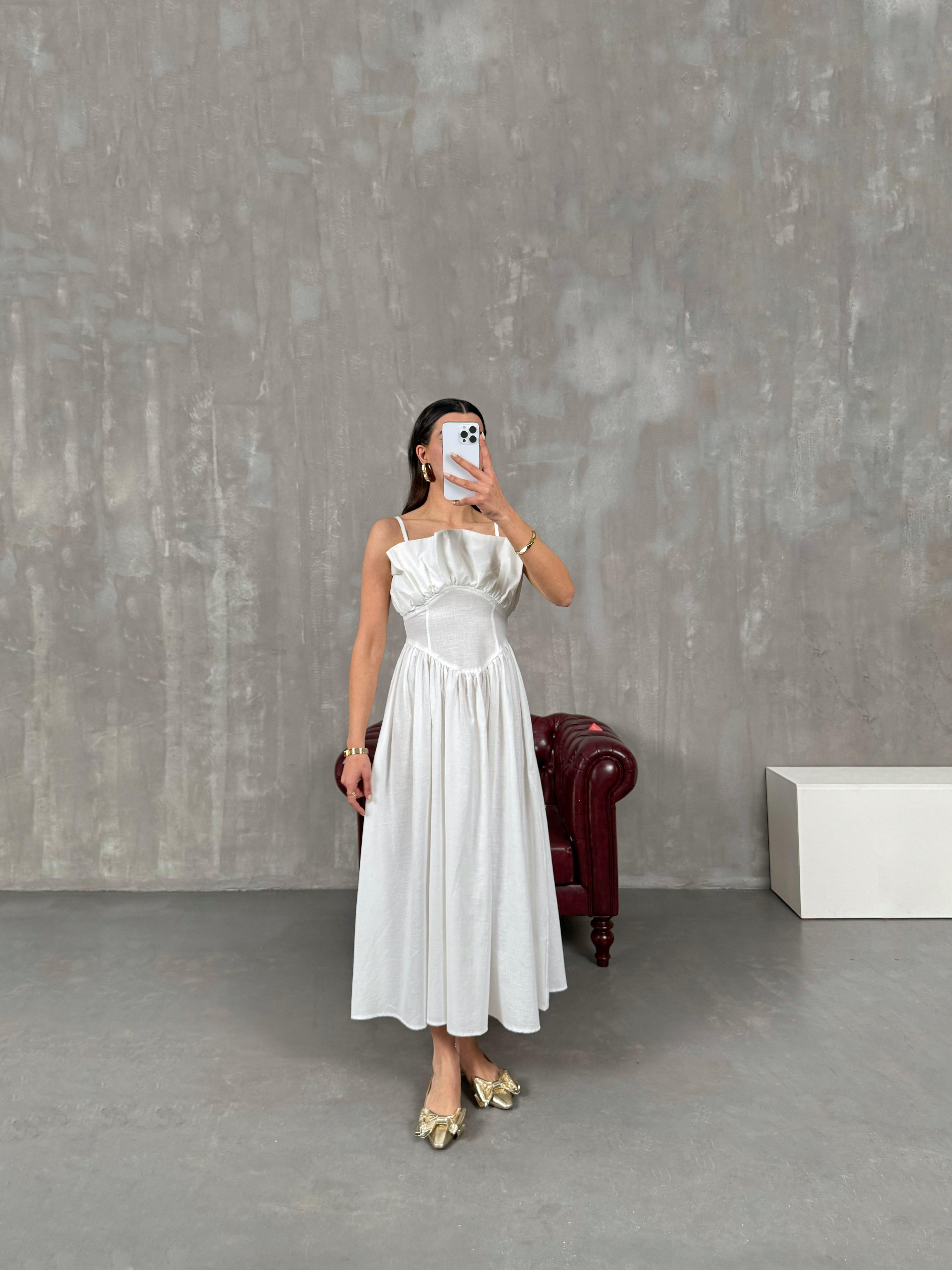 فاندا فستان أبيض بمظهر الكتان بياقة مكشكشة