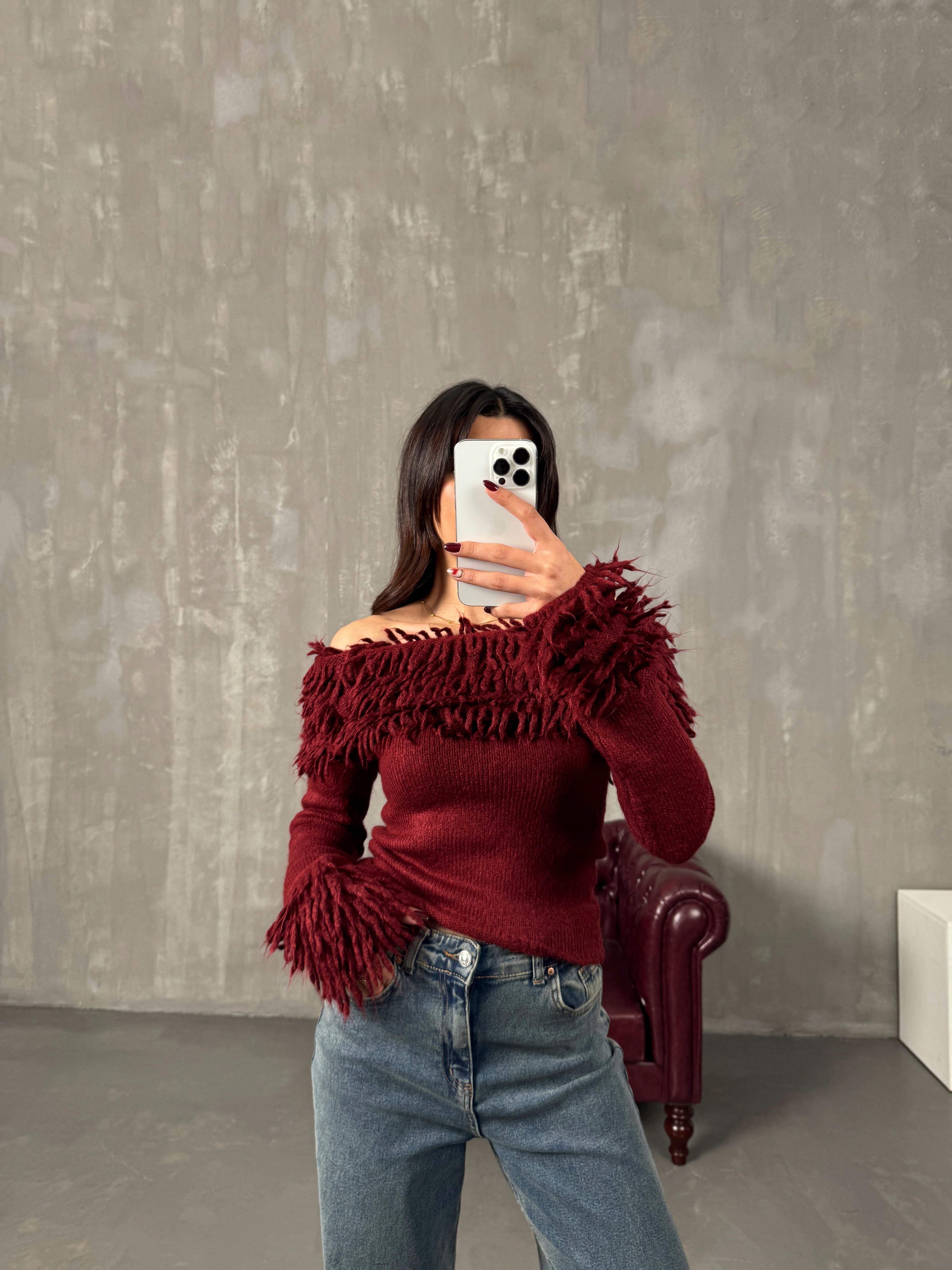 Fred Bordo Püskül Detaylı Kayık Yaka Kazak