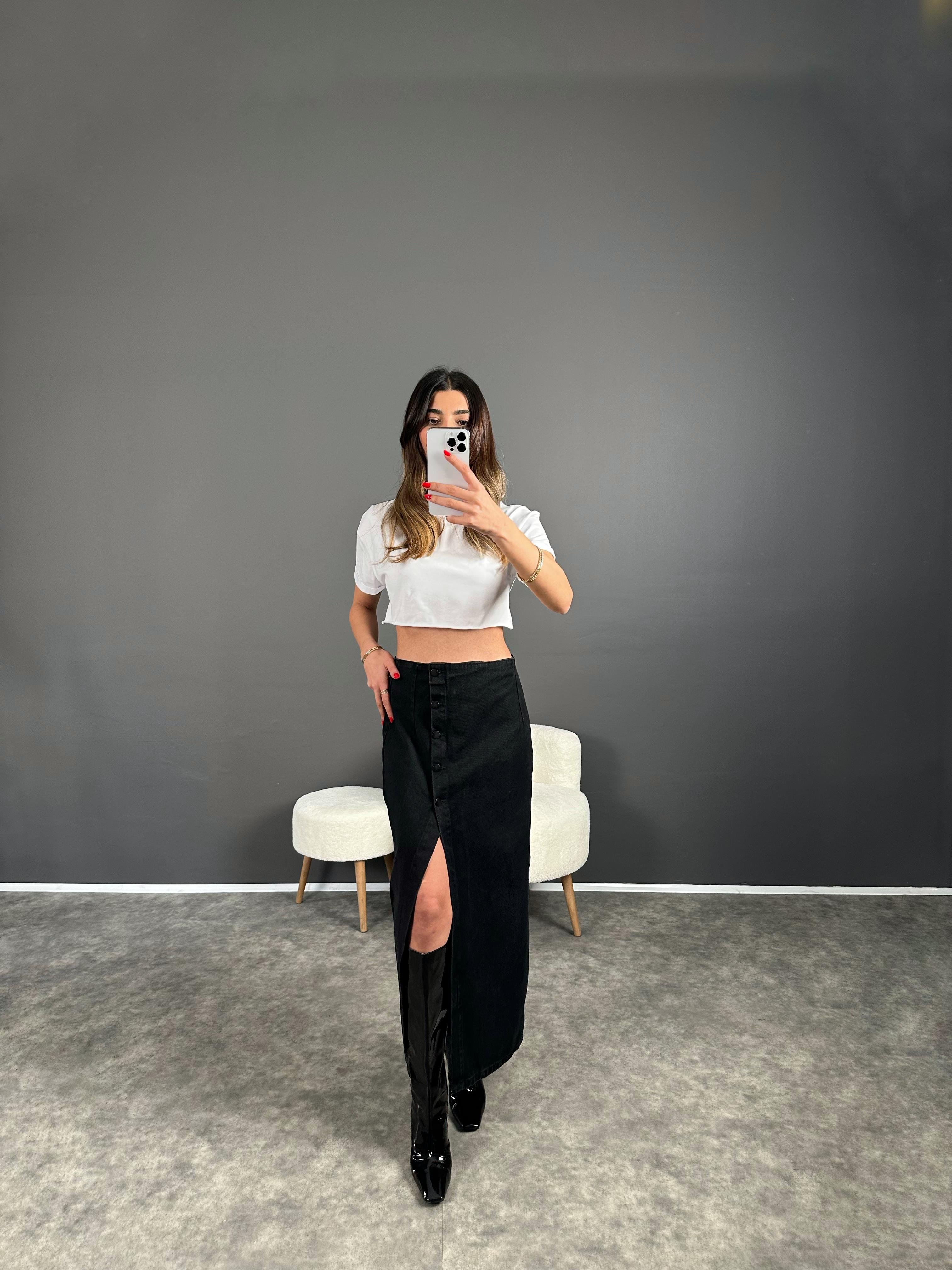 Siyah Yırtmaçlı Düğmeli Denim Etek 