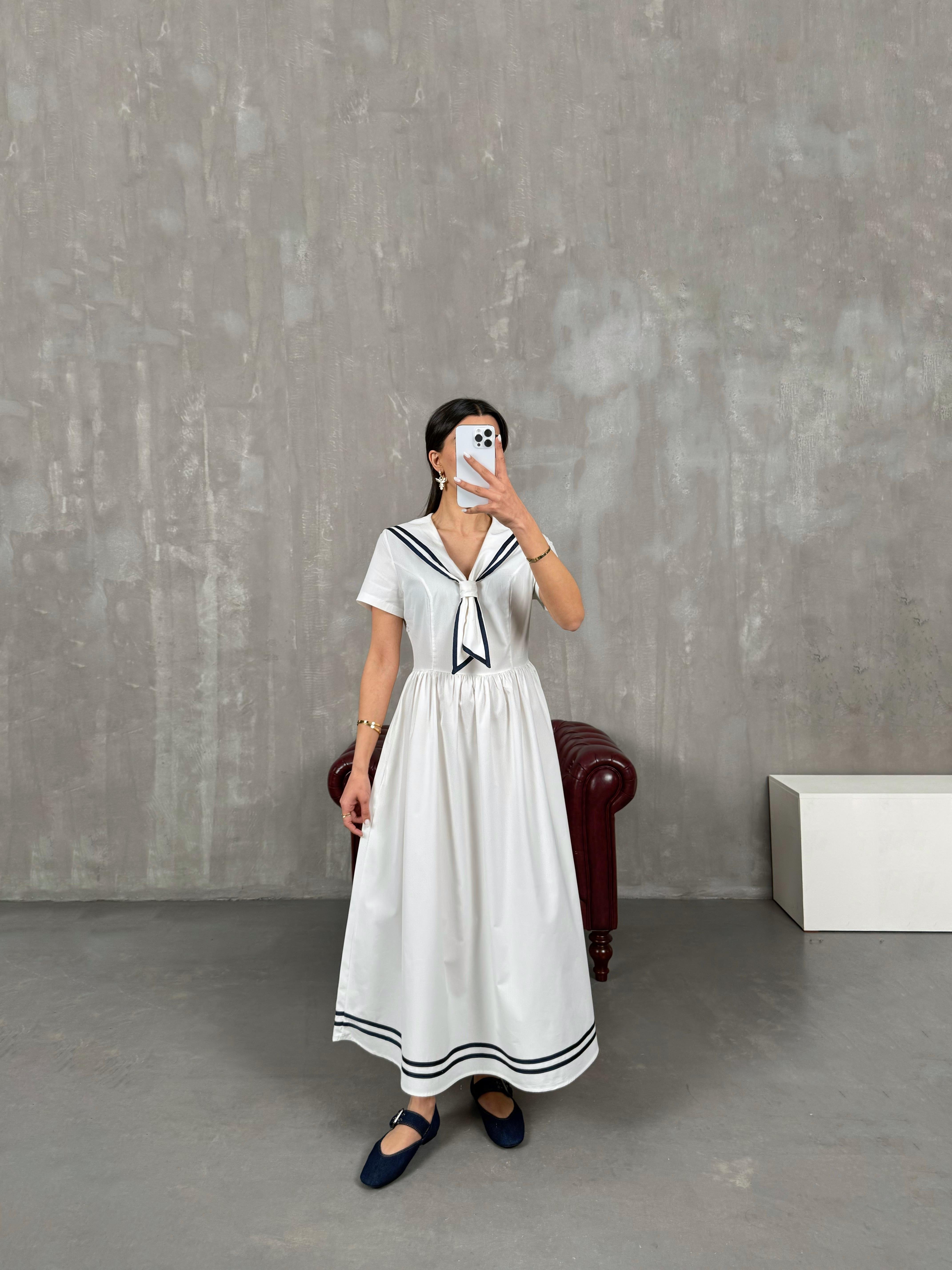 أزرا فستان أبيض بسحاب جانبي وياقة بحًار