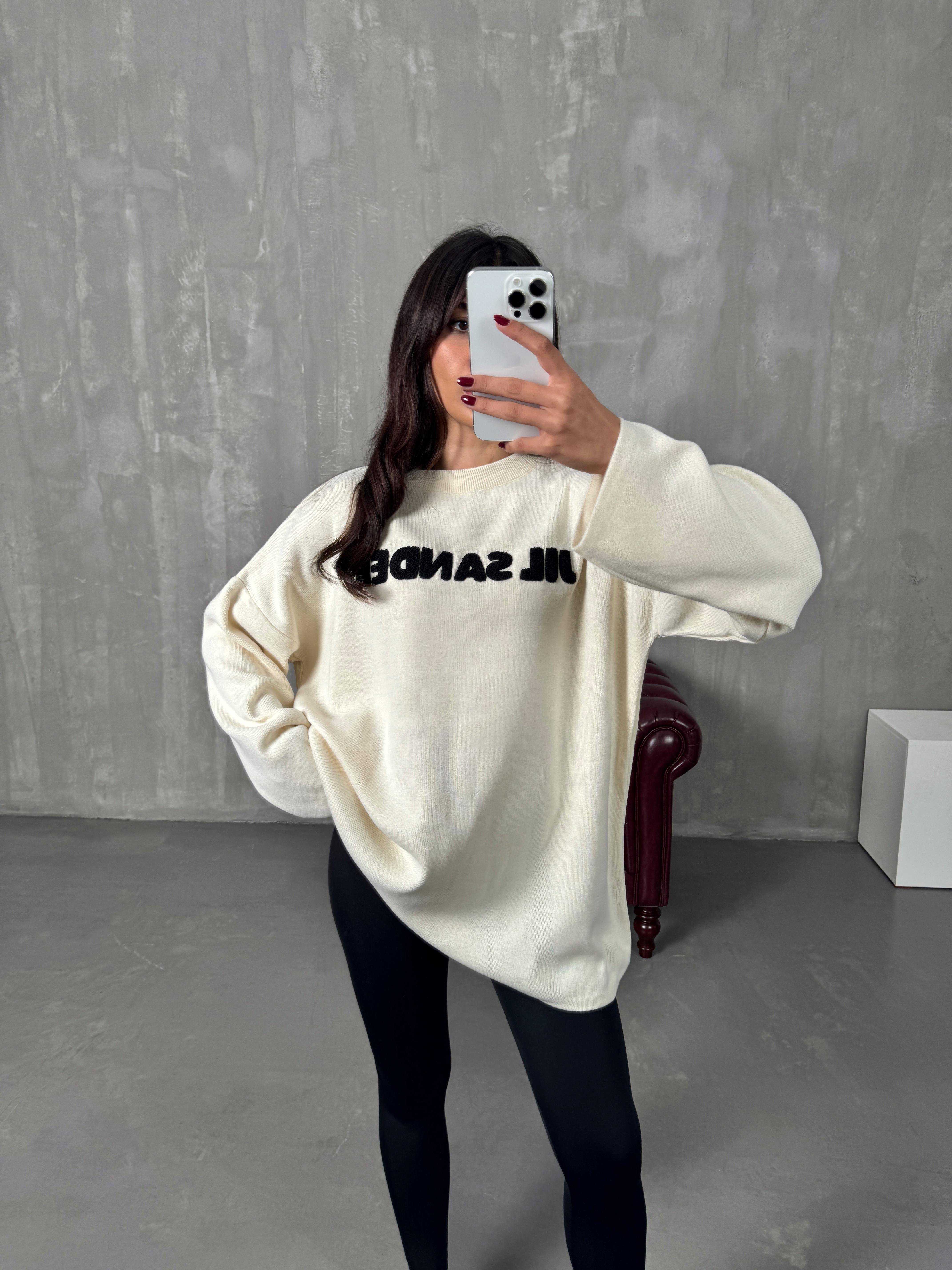 Siyah JS Yazılı Taş Triko Kazak