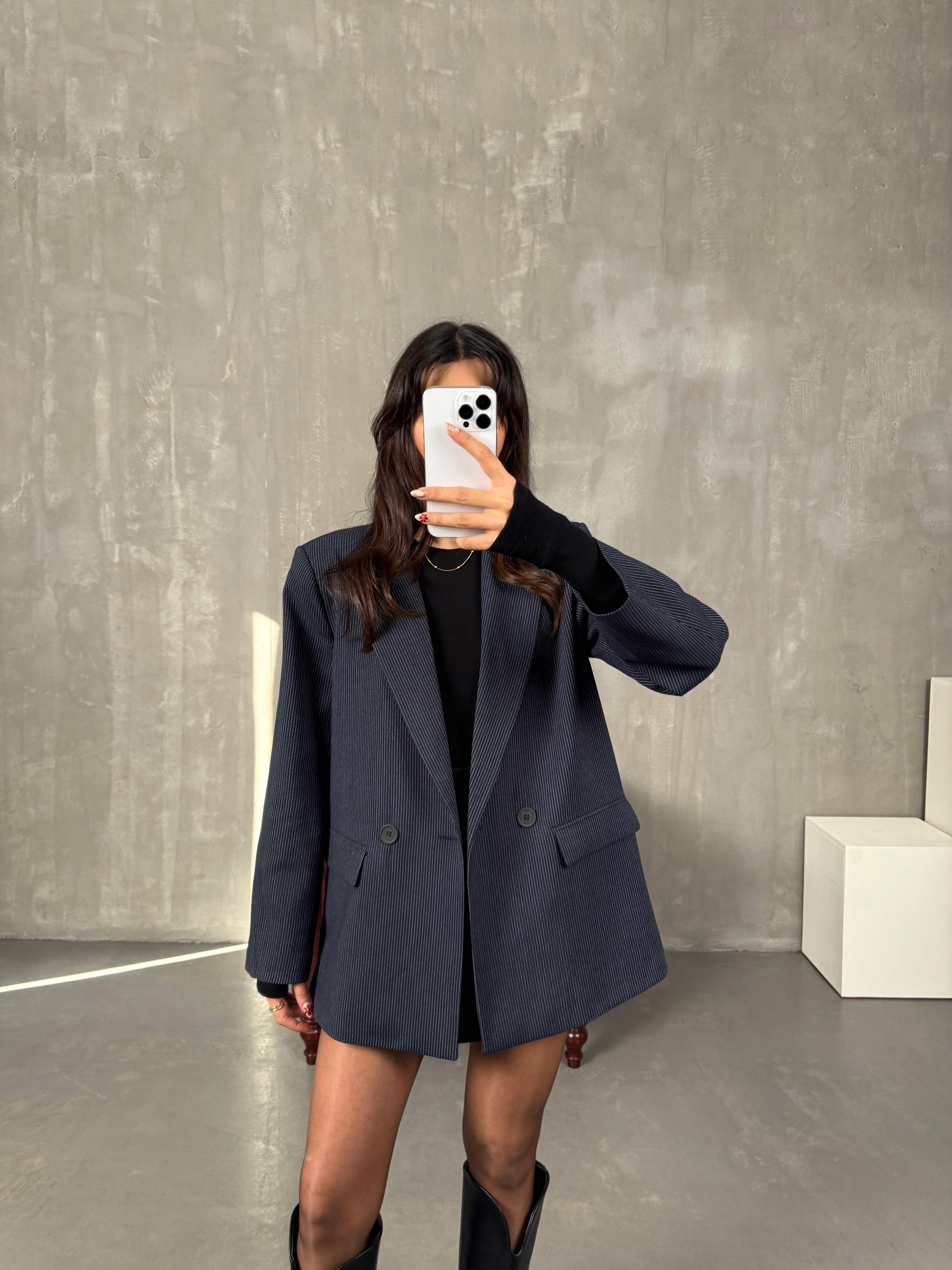 Linda Lacivert Çizgili Astarlı Blazer Ceket