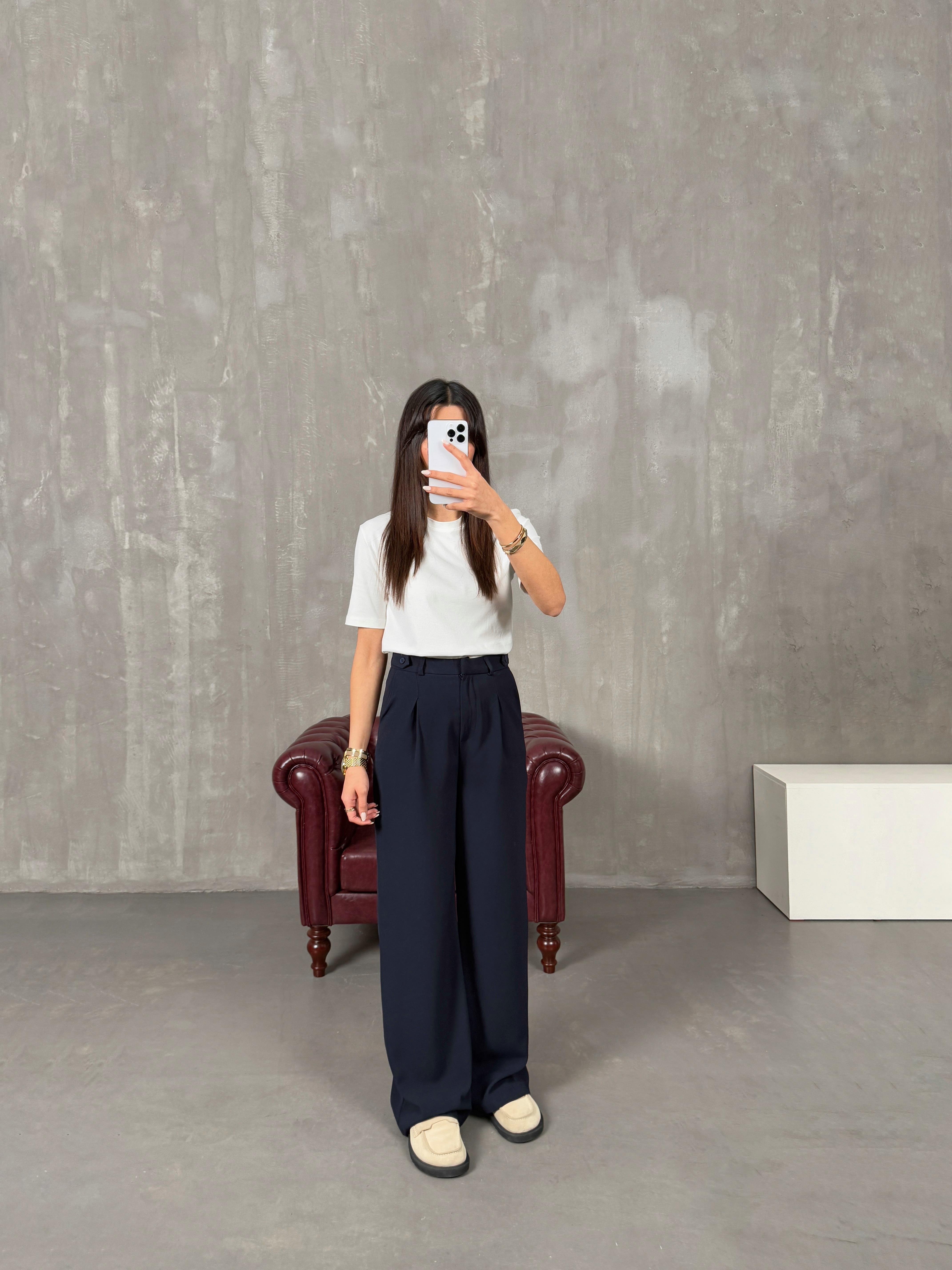 Layra Lacivert Yandan Düğme Detaylı Kumaş Pantolon