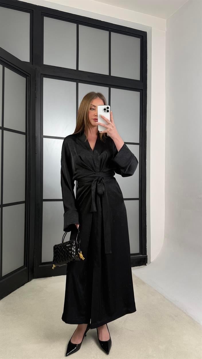 Siyah Kuşaklı Yırtmaçlı Premium Saten Elbise GAUS-01240GAUSELBİSEGAUS-01240